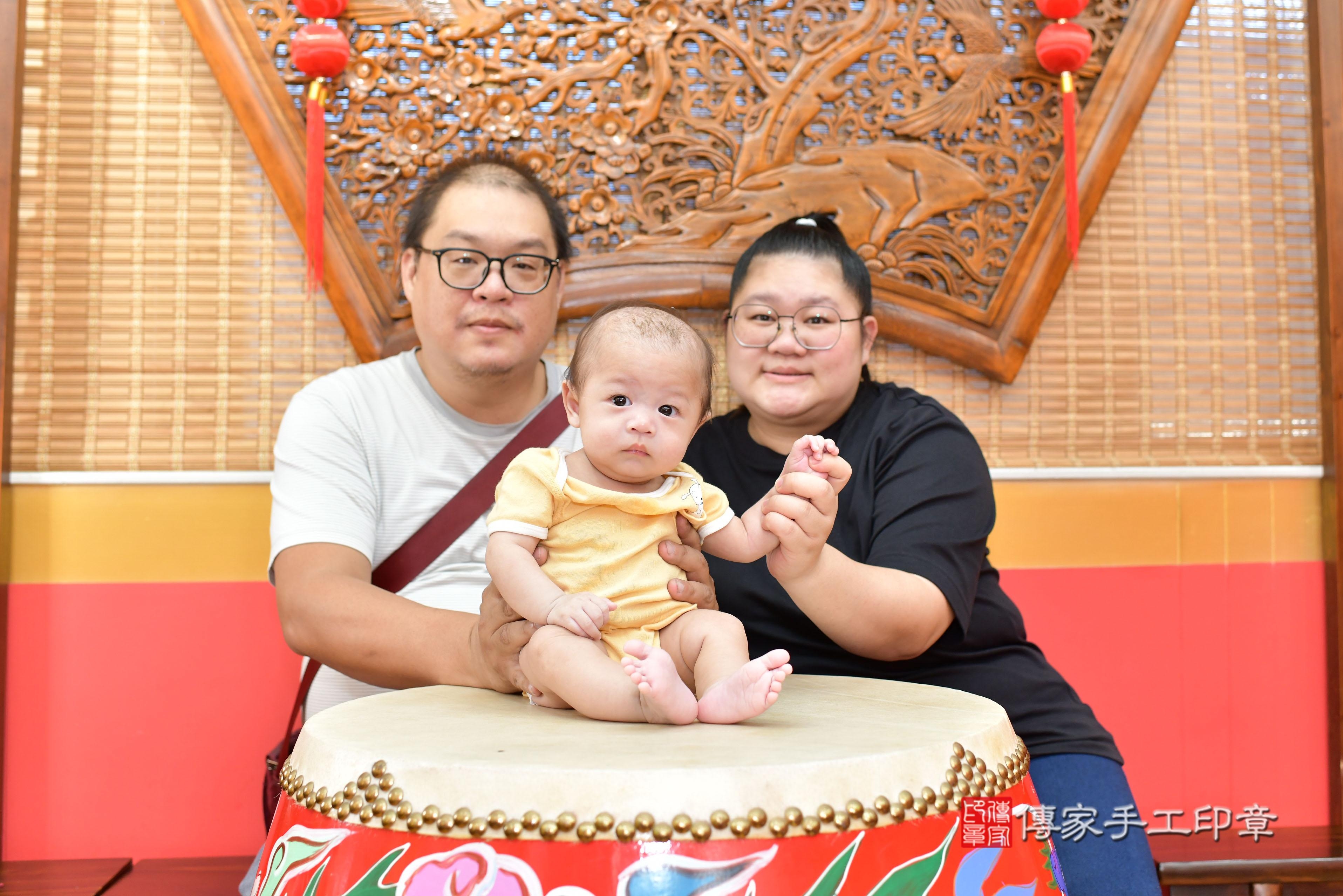 傳家手工印章桃園店、抓周、度脺、美式風會場、傳家嬰兒古禮、吉祥話、抓周道具物品24種、拍照。抓周證書。寶寶抓周、滿周歲、生日快樂、祝福 傳家手工印章桃園店、抓周、度脺、美式風會場、傳家嬰兒古禮、吉祥話、抓周道具物品24種、拍照。抓周證書。寶寶抓周、滿周歲、生日快樂、祝福