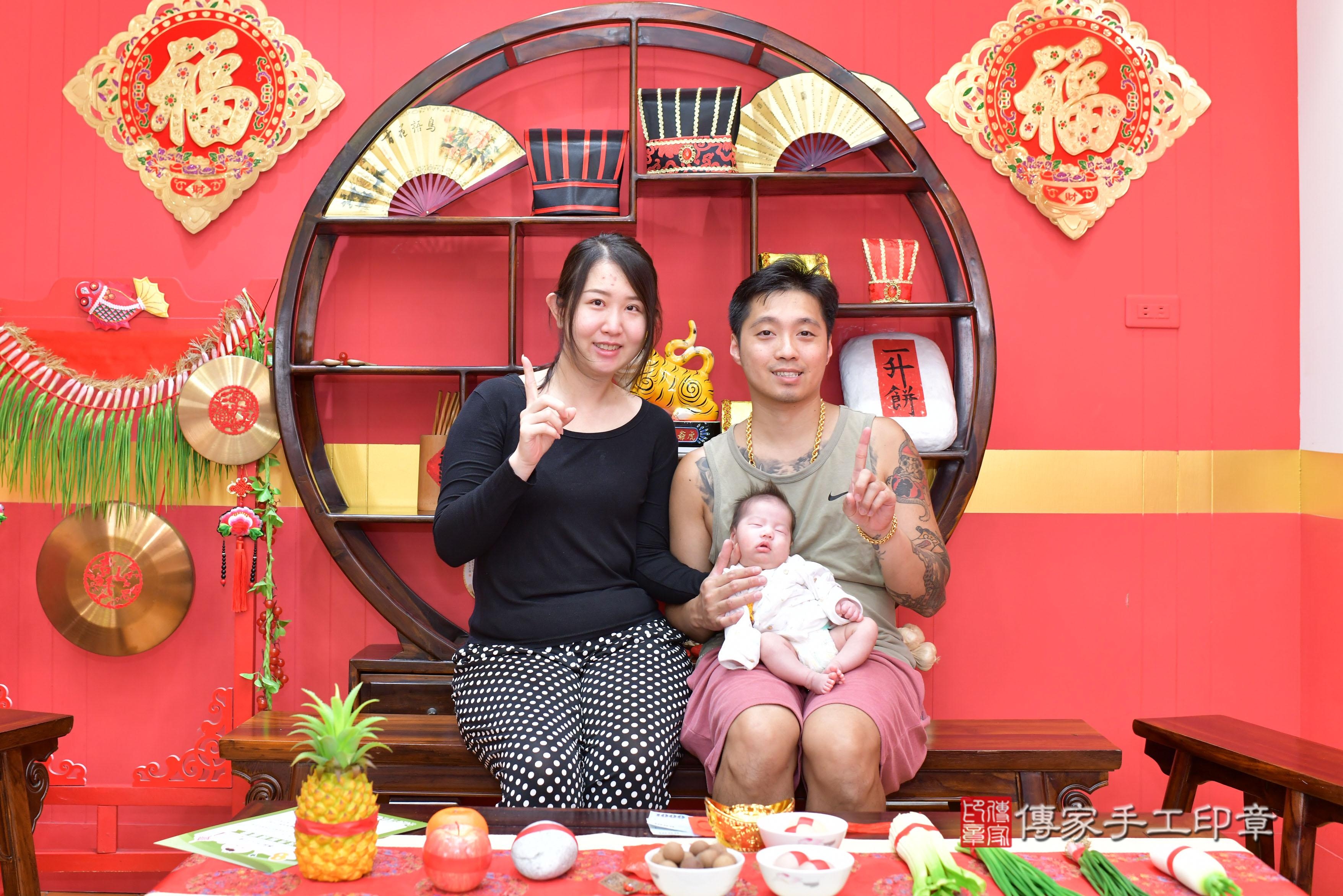 傳家手工印章桃園店、抓周、度脺、美式風會場、傳家嬰兒古禮、吉祥話、抓周道具物品24種、拍照。抓周證書。寶寶抓周、滿周歲、生日快樂、祝福