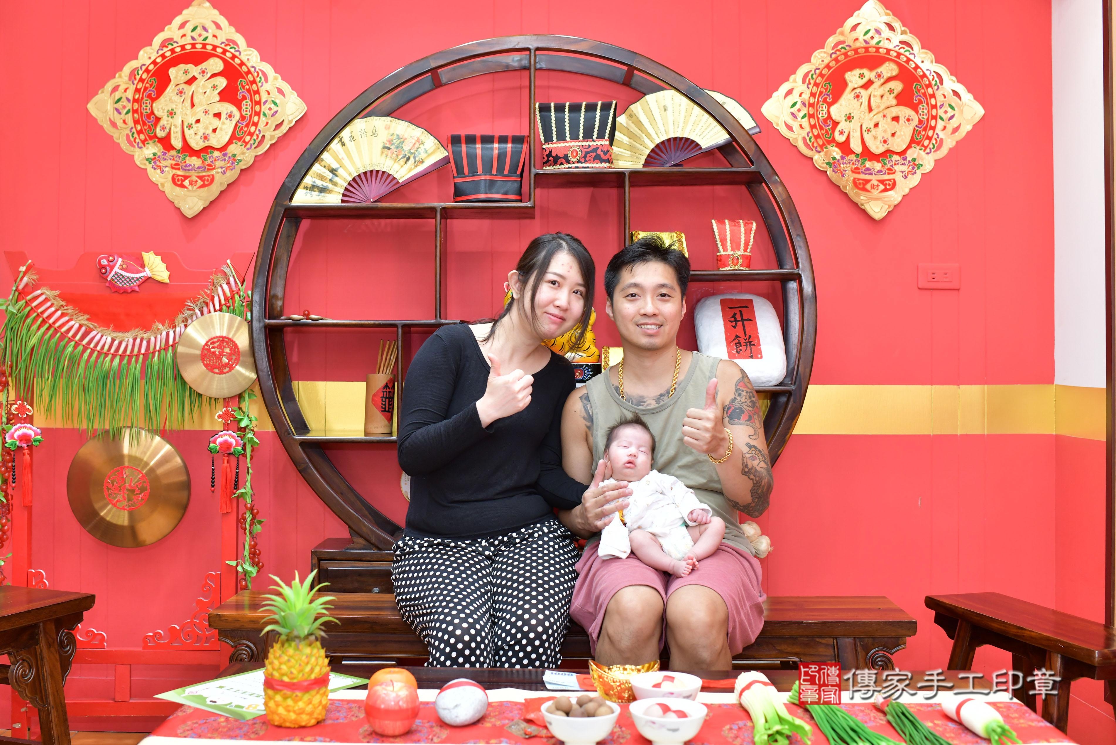 傳家手工印章桃園店、抓周、度脺、美式風會場、傳家嬰兒古禮、吉祥話、抓周道具物品24種、拍照。抓周證書。寶寶抓周、滿周歲、生日快樂、祝福