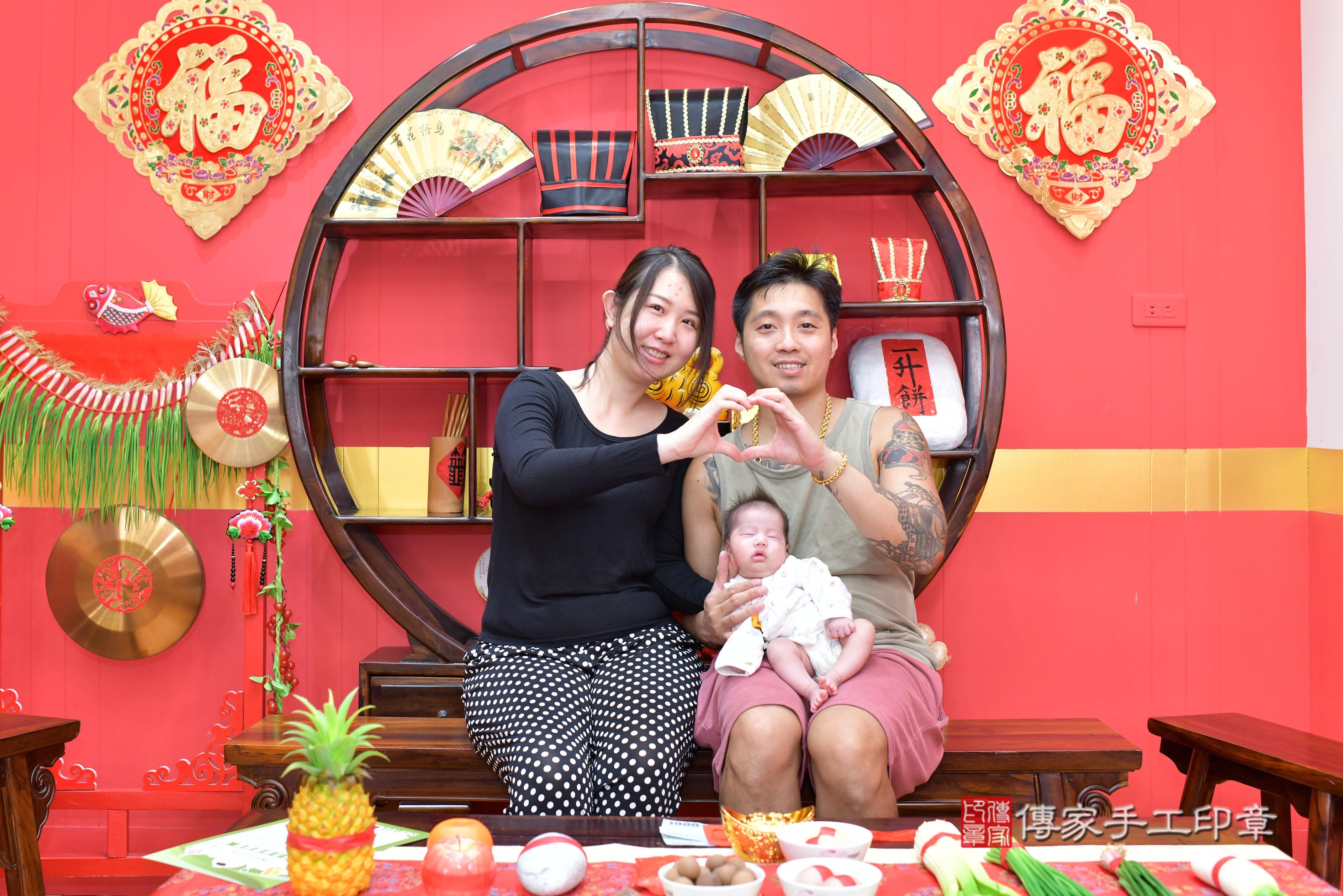 傳家手工印章桃園店、抓周、度脺、美式風會場、傳家嬰兒古禮、吉祥話、抓周道具物品24種、拍照。抓周證書。寶寶抓周、滿周歲、生日快樂、祝福