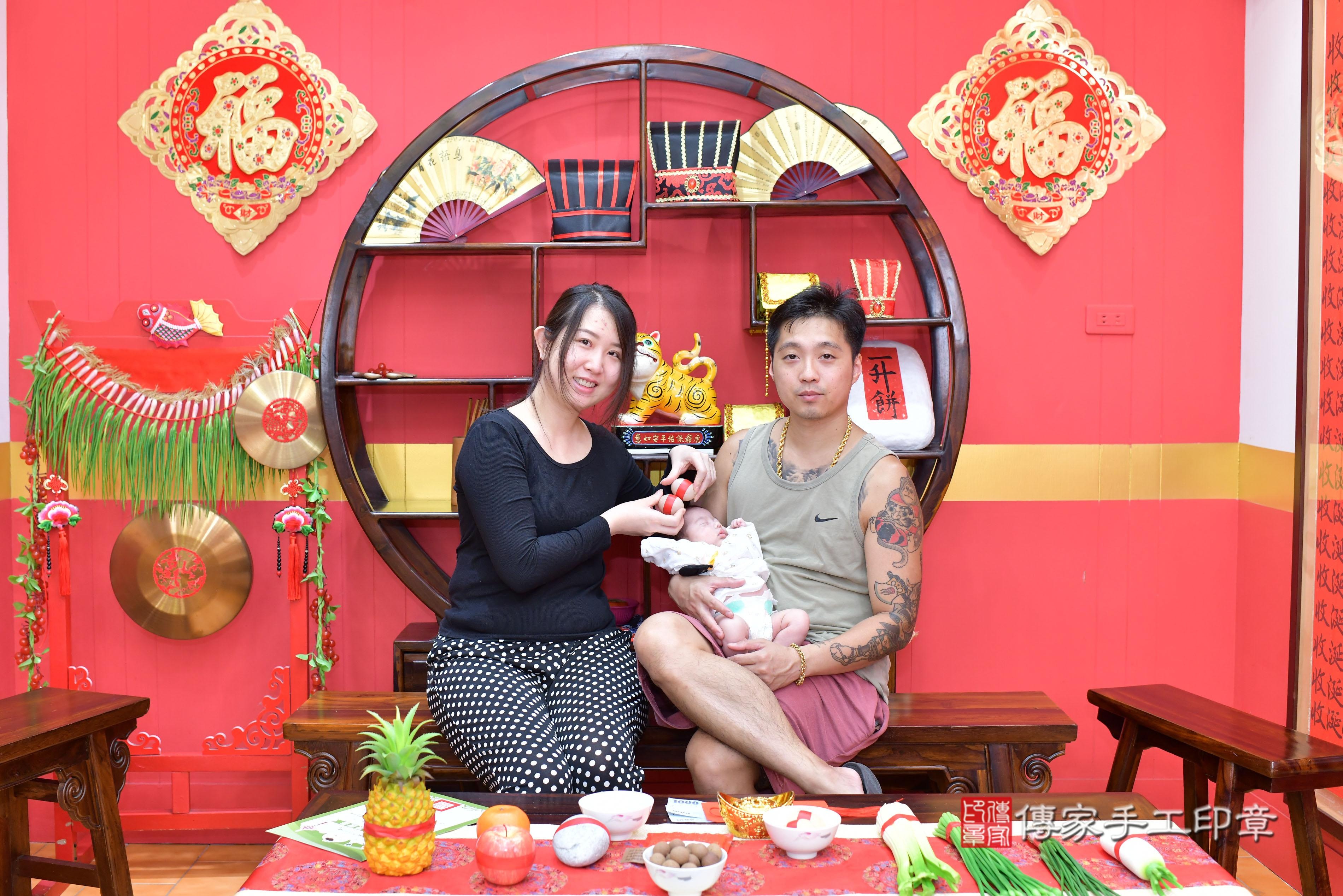 傳家手工印章桃園店、抓周、度脺、美式風會場、傳家嬰兒古禮、吉祥話、抓周道具物品24種、拍照。抓周證書。寶寶抓周、滿周歲、生日快樂、祝福