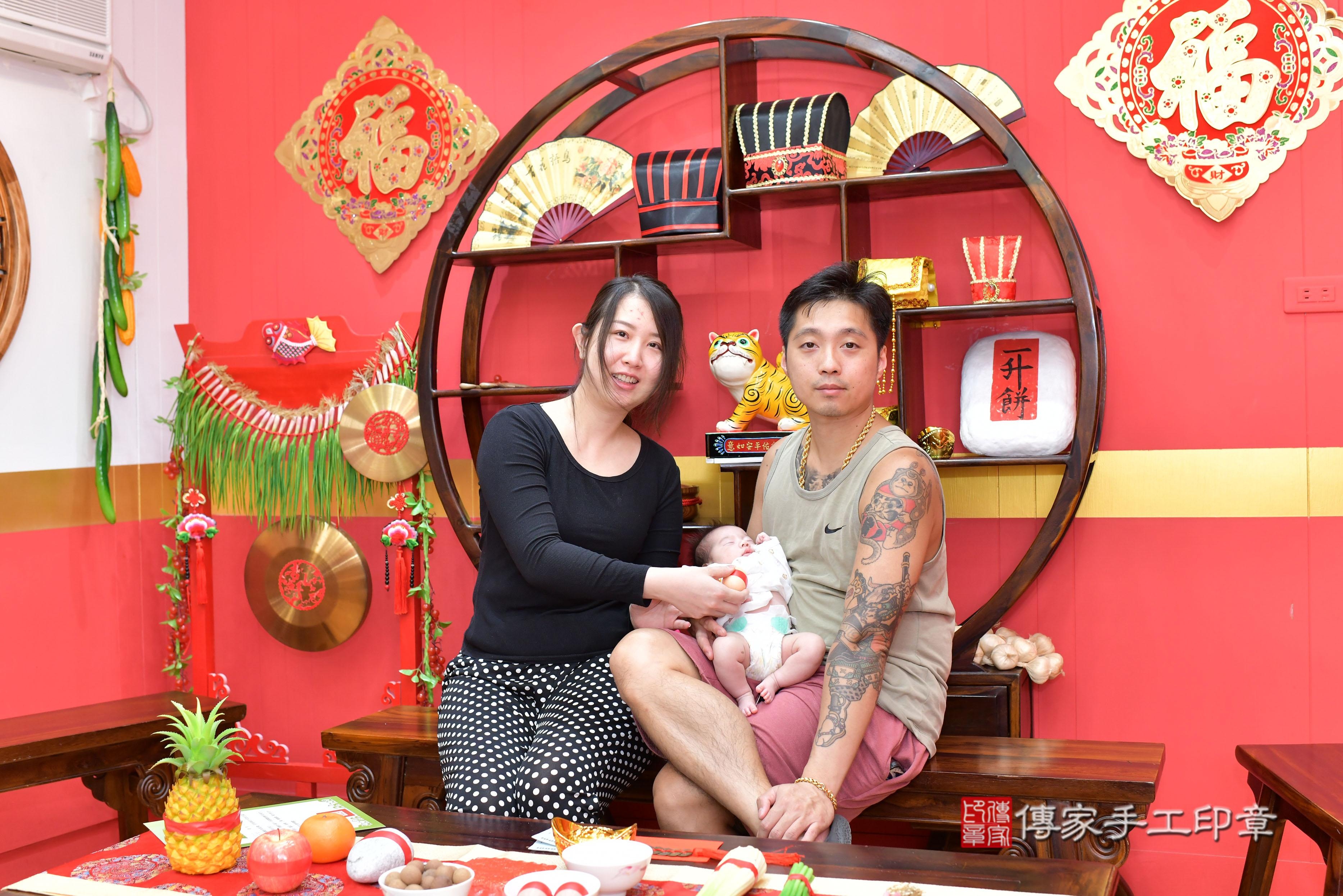 傳家手工印章桃園店、抓周、度脺、美式風會場、傳家嬰兒古禮、吉祥話、抓周道具物品24種、拍照。抓周證書。寶寶抓周、滿周歲、生日快樂、祝福