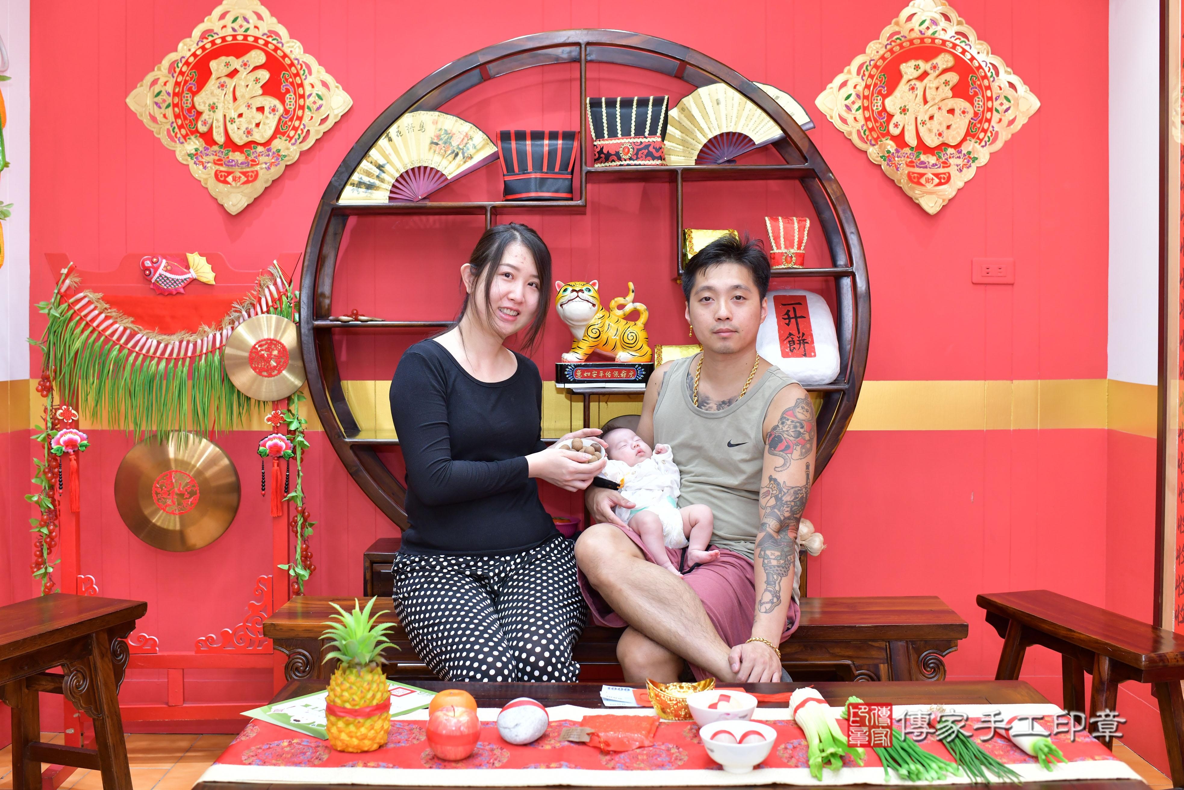 傳家手工印章桃園店、抓周、度脺、美式風會場、傳家嬰兒古禮、吉祥話、抓周道具物品24種、拍照。抓周證書。寶寶抓周、滿周歲、生日快樂、祝福