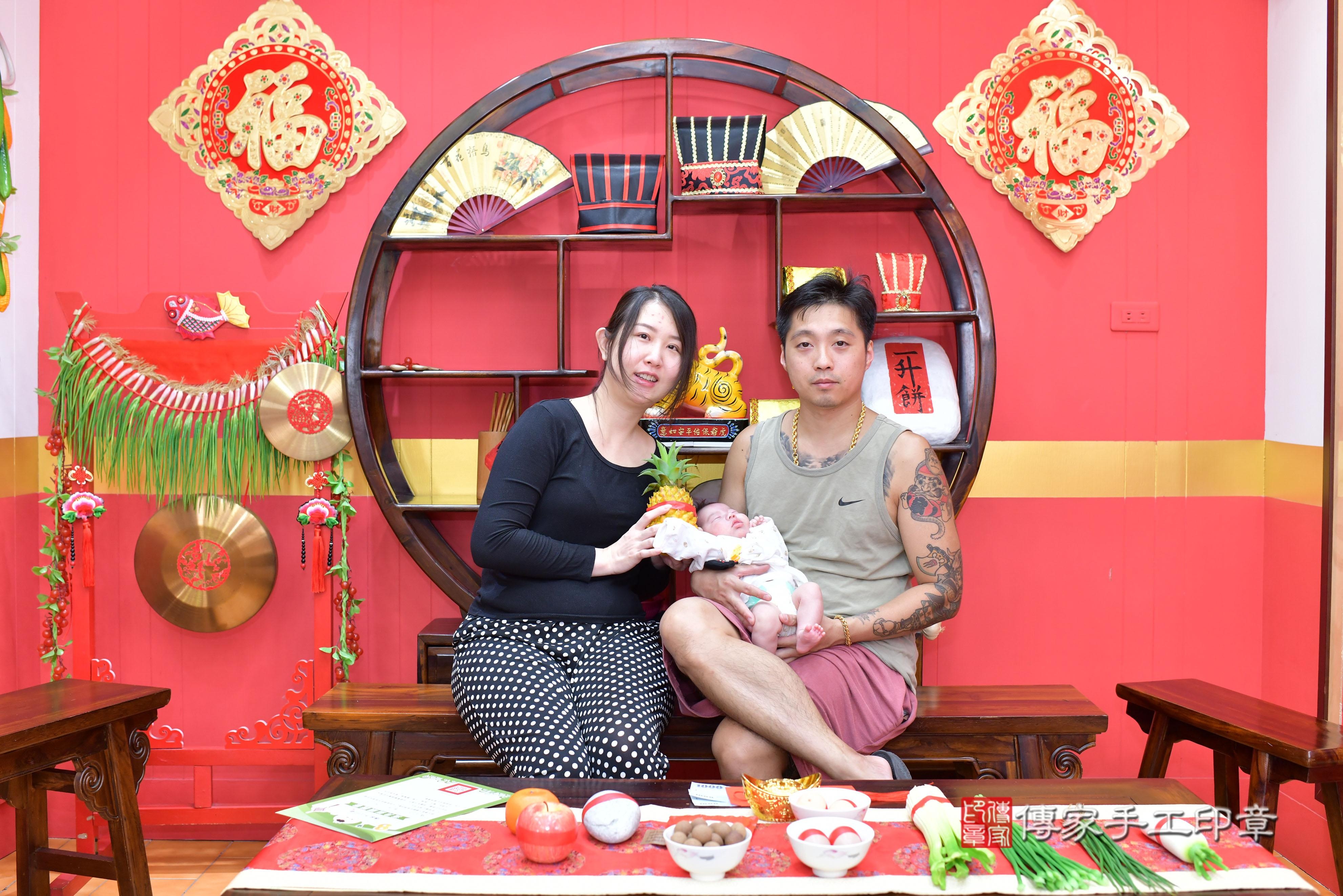 傳家手工印章桃園店、抓周、度脺、美式風會場、傳家嬰兒古禮、吉祥話、抓周道具物品24種、拍照。抓周證書。寶寶抓周、滿周歲、生日快樂、祝福