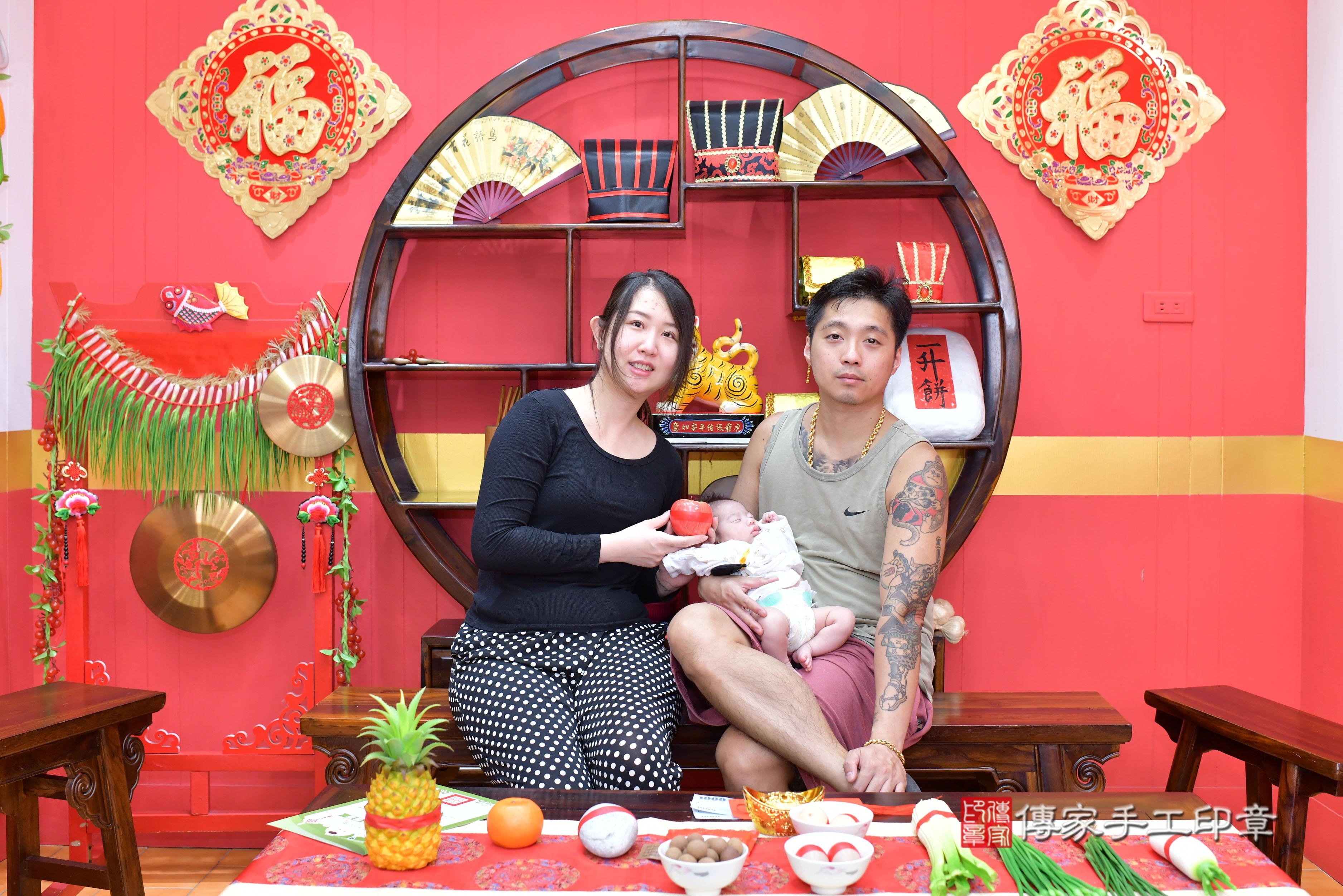 傳家手工印章桃園店、抓周、度脺、美式風會場、傳家嬰兒古禮、吉祥話、抓周道具物品24種、拍照。抓周證書。寶寶抓周、滿周歲、生日快樂、祝福