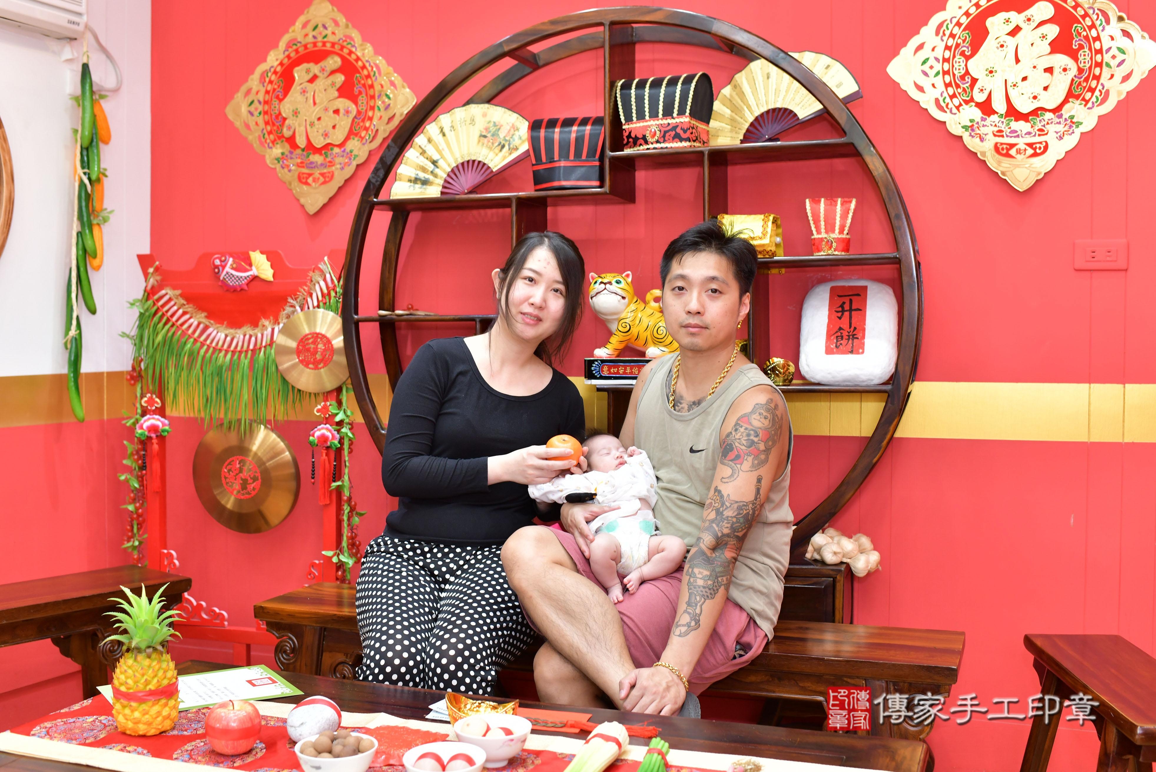 傳家手工印章桃園店、抓周、度脺、美式風會場、傳家嬰兒古禮、吉祥話、抓周道具物品24種、拍照。抓周證書。寶寶抓周、滿周歲、生日快樂、祝福