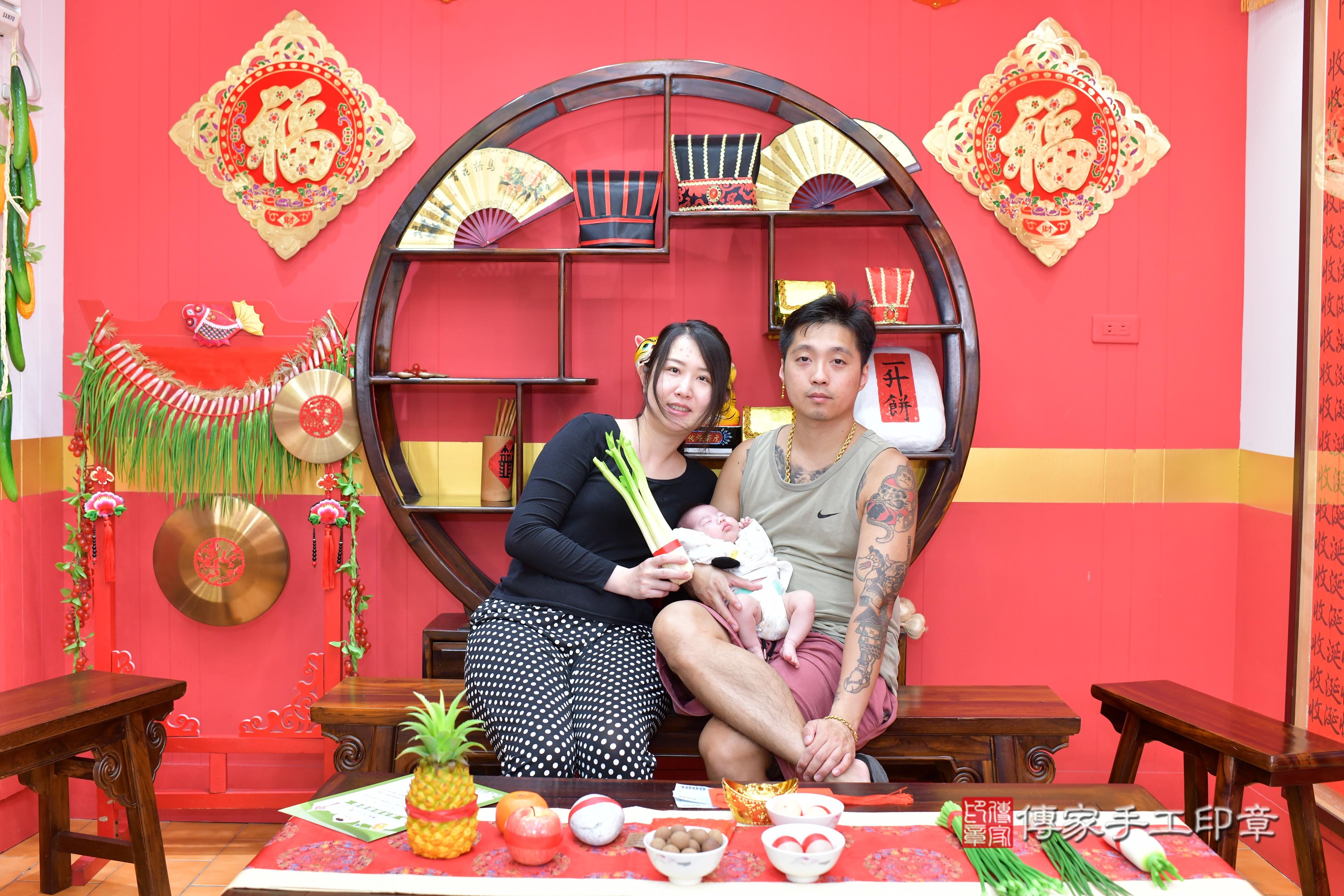 傳家手工印章桃園店、抓周、度脺、美式風會場、傳家嬰兒古禮、吉祥話、抓周道具物品24種、拍照。抓周證書。寶寶抓周、滿周歲、生日快樂、祝福