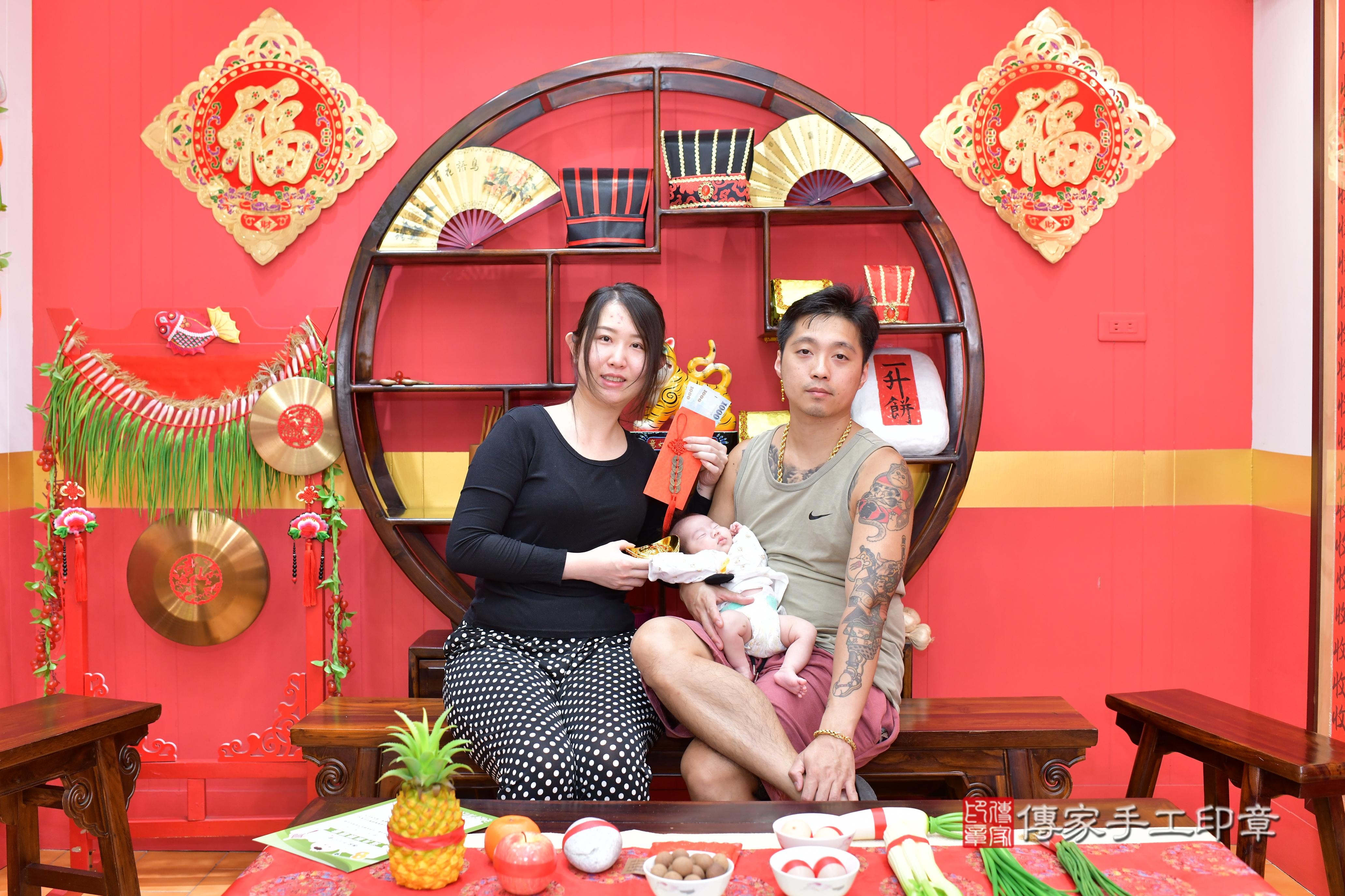 傳家手工印章桃園店、抓周、度脺、美式風會場、傳家嬰兒古禮、吉祥話、抓周道具物品24種、拍照。抓周證書。寶寶抓周、滿周歲、生日快樂、祝福