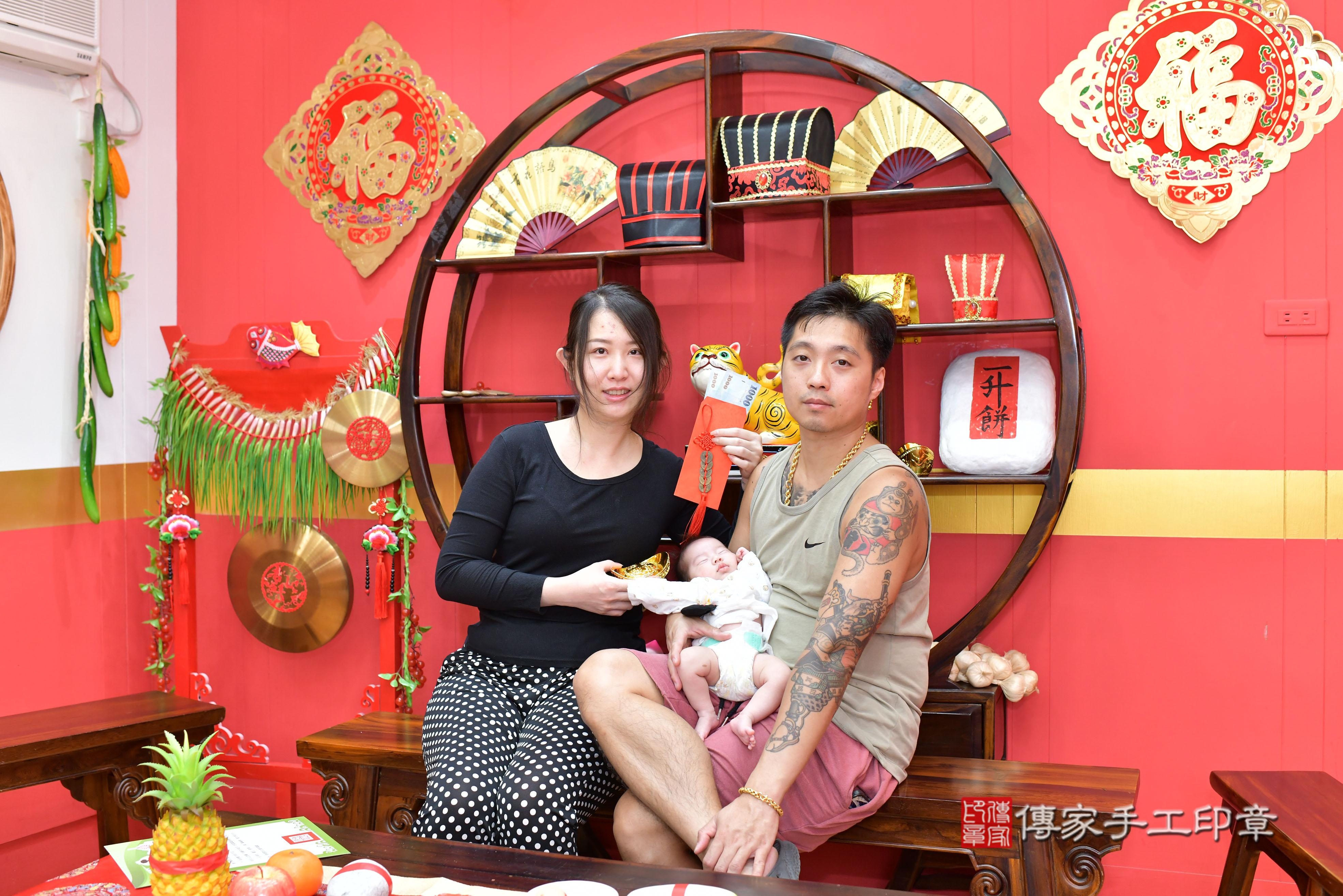 傳家手工印章桃園店、抓周、度脺、美式風會場、傳家嬰兒古禮、吉祥話、抓周道具物品24種、拍照。抓周證書。寶寶抓周、滿周歲、生日快樂、祝福