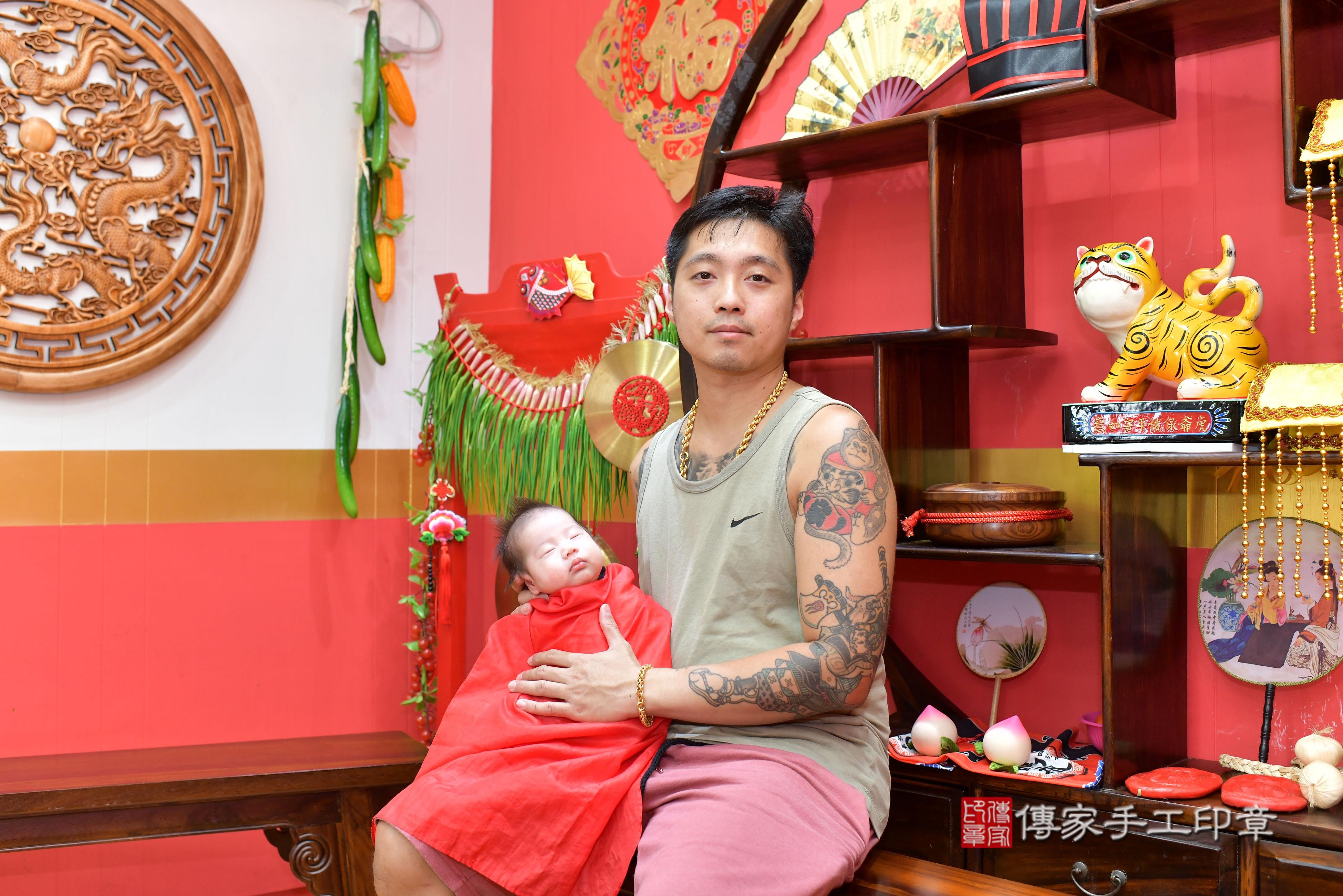 傳家手工印章桃園店、抓周、度脺、美式風會場、傳家嬰兒古禮、吉祥話、抓周道具物品24種、拍照。抓周證書。寶寶抓周、滿周歲、生日快樂、祝福