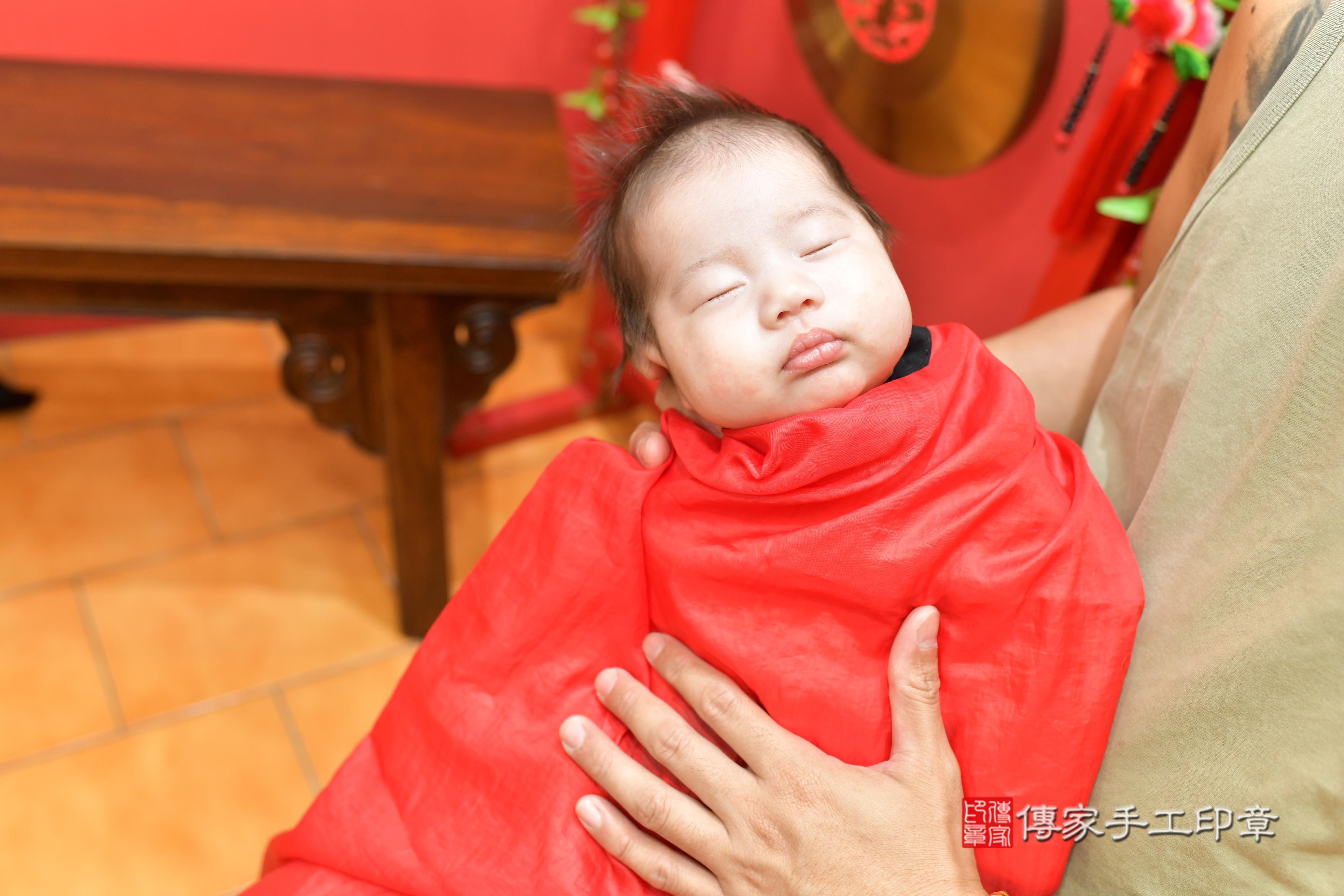 傳家手工印章桃園店、抓周、度脺、美式風會場、傳家嬰兒古禮、吉祥話、抓周道具物品24種、拍照。抓周證書。寶寶抓周、滿周歲、生日快樂、祝福