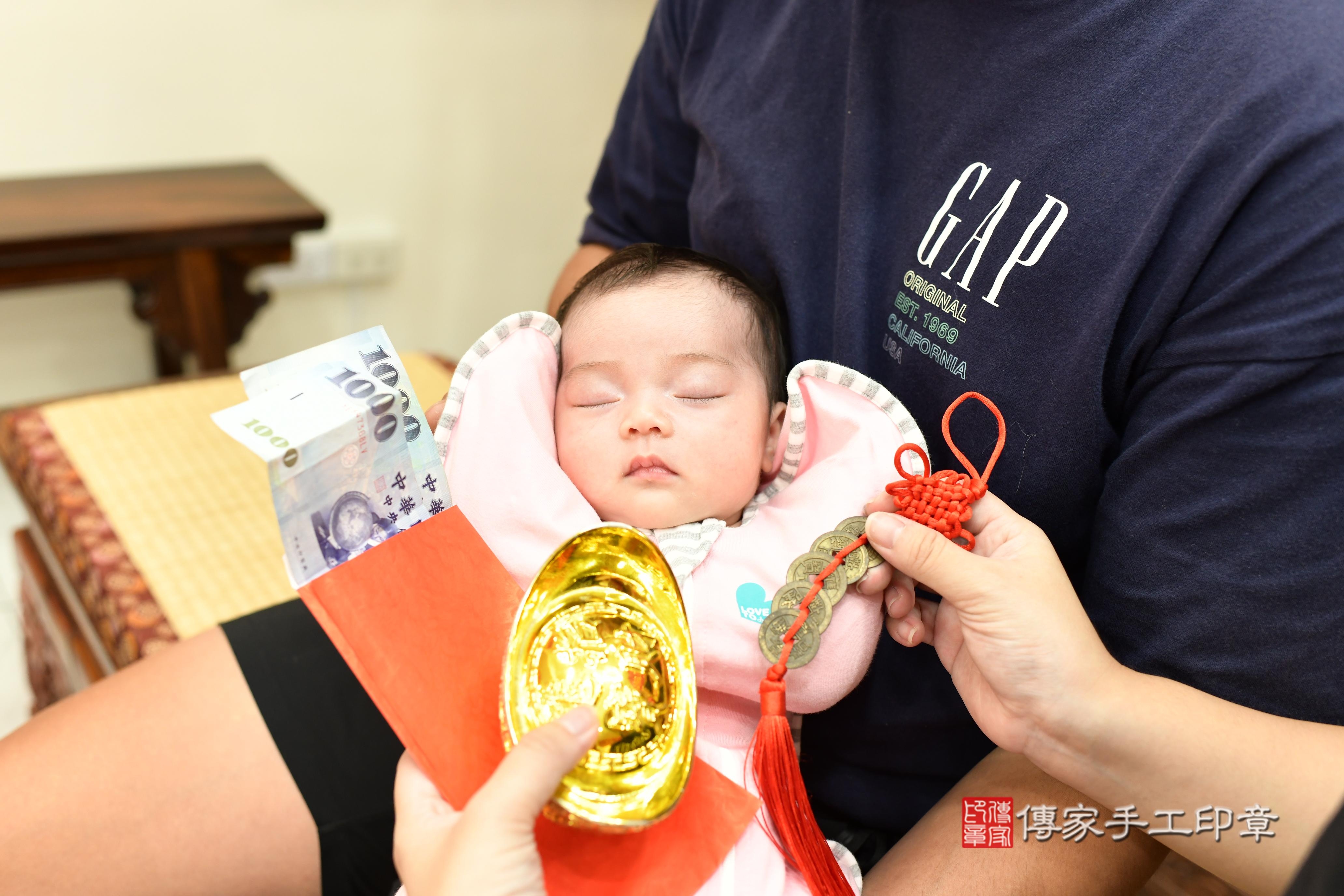 傳家手工印章台南店、剃頭、中國風會場、傳家嬰兒古禮、吉祥話、抓周道具物品24種、拍照。抓周證書。寶寶抓周、滿周歲、生日快樂、祝福