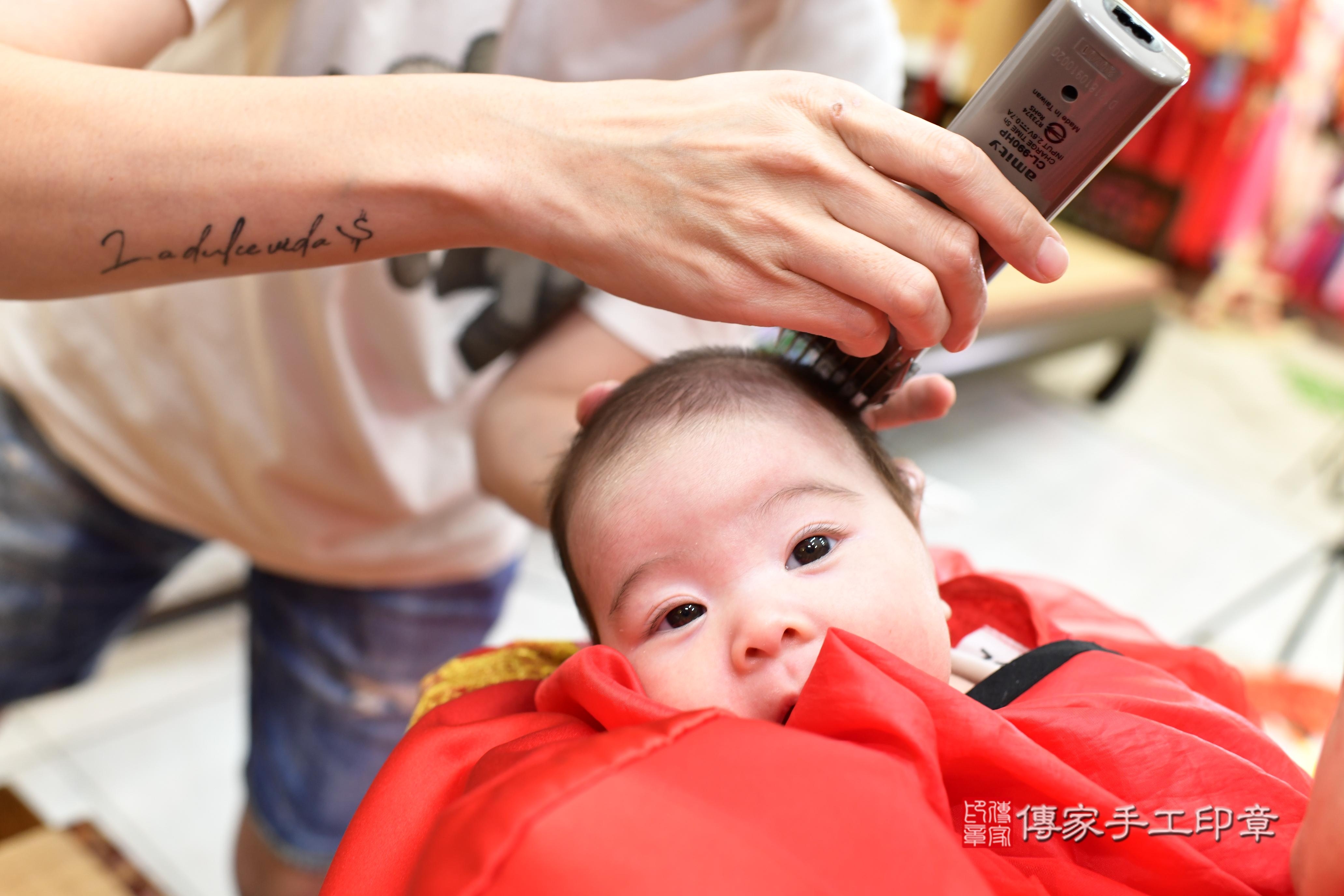 傳家手工印章台南店、剃頭、中國風會場、傳家嬰兒古禮、吉祥話、抓周道具物品24種、拍照。抓周證書。寶寶抓周、滿周歲、生日快樂、祝福