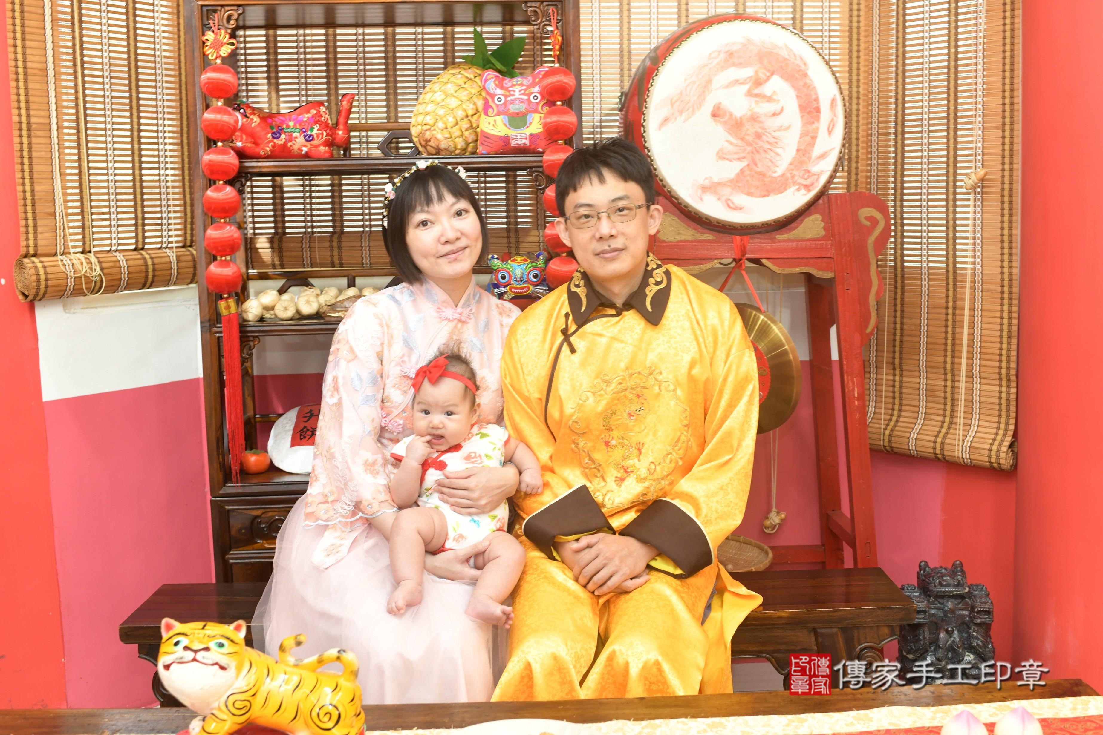 傳家手工印章高雄店、抓周、度脺、中國風會場、傳家嬰兒古禮、吉祥話、抓周道具物品24種、拍照。抓周證書。寶寶抓周、滿周歲、生日快樂、祝福 傳家手工印章高雄店、抓周、度脺、中國風會場、傳家嬰兒古禮、吉祥話、抓周道具物品24種、拍照。抓周證書。寶寶抓周、滿周歲、生日快樂、祝福