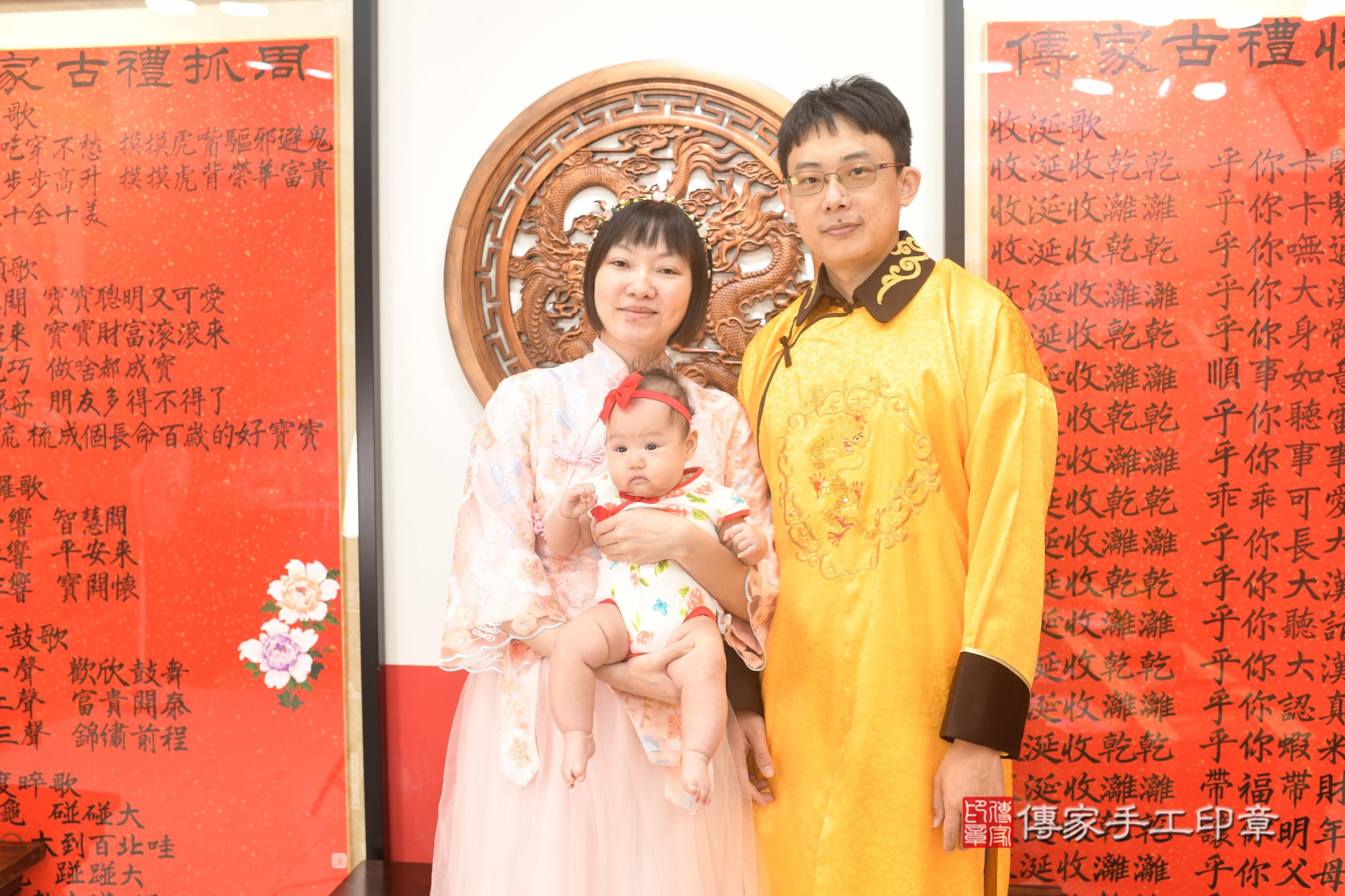 傳家手工印章高雄店、抓周、度脺、中國風會場、傳家嬰兒古禮、吉祥話、抓周道具物品24種、拍照。抓周證書。寶寶抓周、滿周歲、生日快樂、祝福 傳家手工印章高雄店、抓周、度脺、中國風會場、傳家嬰兒古禮、吉祥話、抓周道具物品24種、拍照。抓周證書。寶寶抓周、滿周歲、生日快樂、祝福