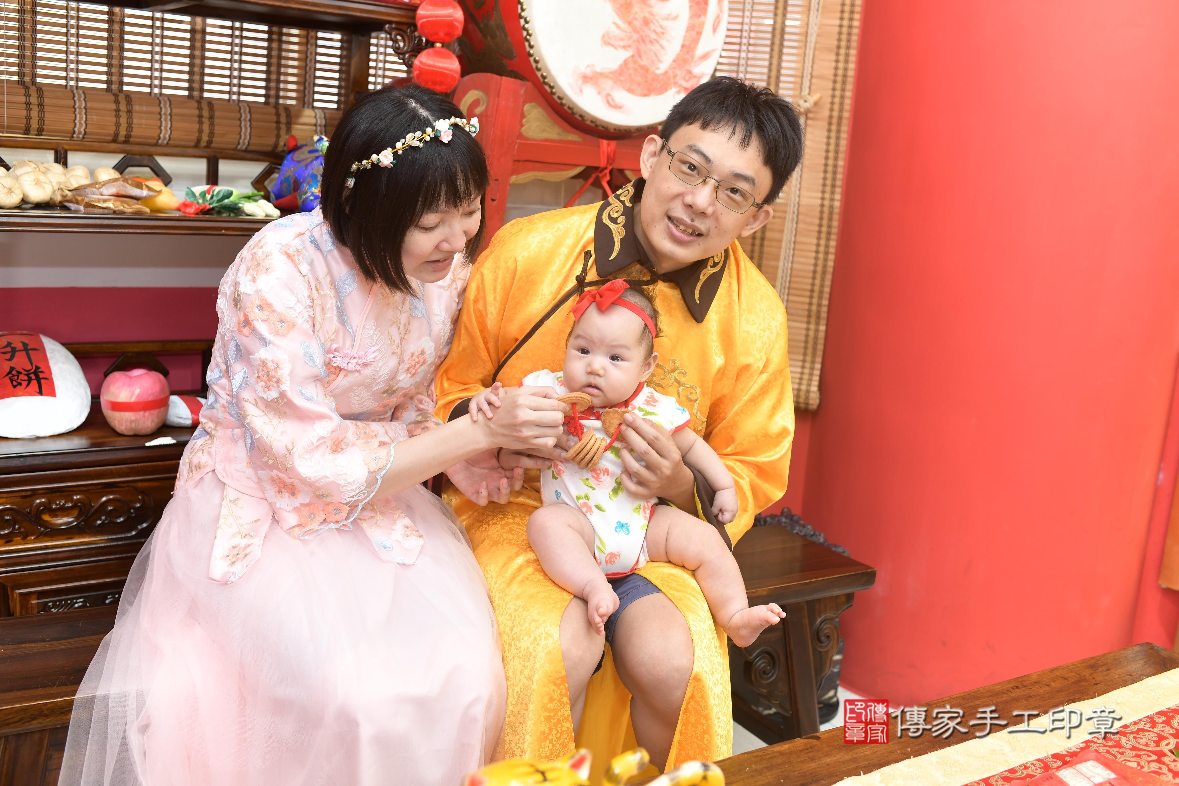 傳家手工印章高雄店、抓周、度脺、中國風會場、傳家嬰兒古禮、吉祥話、抓周道具物品24種、拍照。抓周證書。寶寶抓周、滿周歲、生日快樂、祝福 傳家手工印章高雄店、抓周、度脺、中國風會場、傳家嬰兒古禮、吉祥話、抓周道具物品24種、拍照。抓周證書。寶寶抓周、滿周歲、生日快樂、祝福