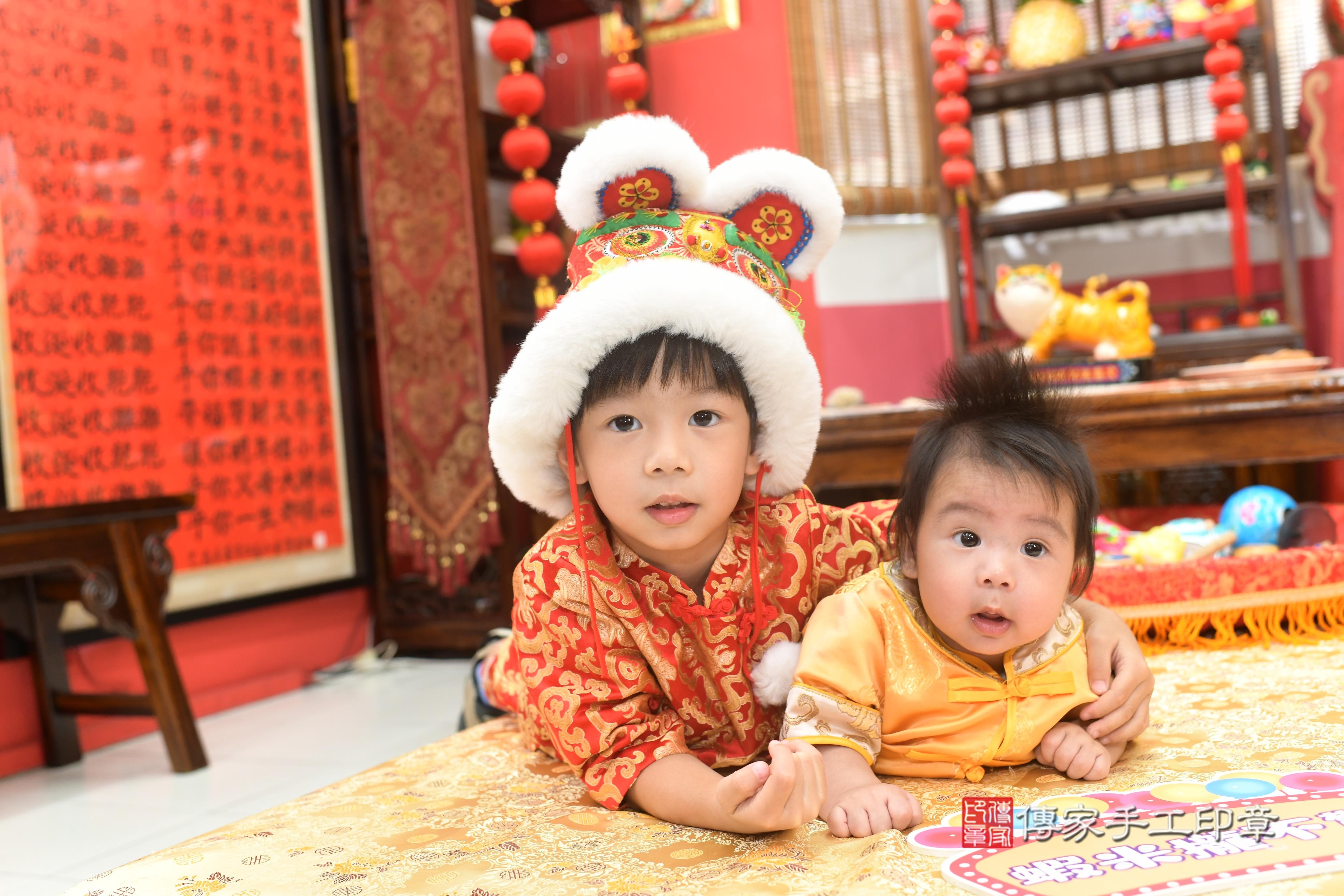 傳家手工印章高雄店、抓周、度脺、中國風會場、傳家嬰兒古禮、吉祥話、抓周道具物品24種、拍照。抓周證書。寶寶抓周、滿周歲、生日快樂、祝福 傳家手工印章高雄店、抓周、度脺、中國風會場、傳家嬰兒古禮、吉祥話、抓周道具物品24種、拍照。抓周證書。寶寶抓周、滿周歲、生日快樂、祝福