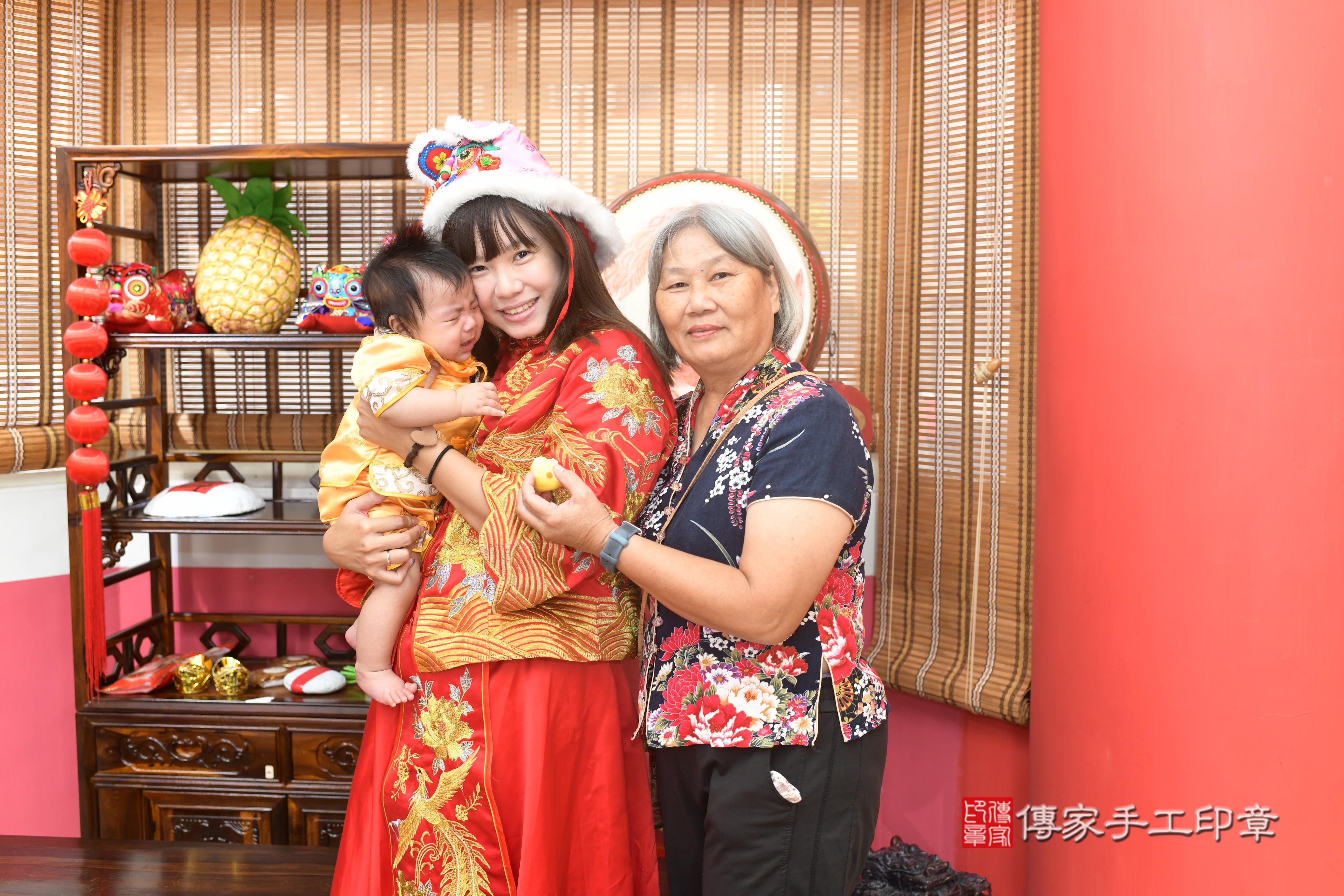 傳家手工印章高雄店、抓周、度脺、中國風會場、傳家嬰兒古禮、吉祥話、抓周道具物品24種、拍照。抓周證書。寶寶抓周、滿周歲、生日快樂、祝福 傳家手工印章高雄店、抓周、度脺、中國風會場、傳家嬰兒古禮、吉祥話、抓周道具物品24種、拍照。抓周證書。寶寶抓周、滿周歲、生日快樂、祝福