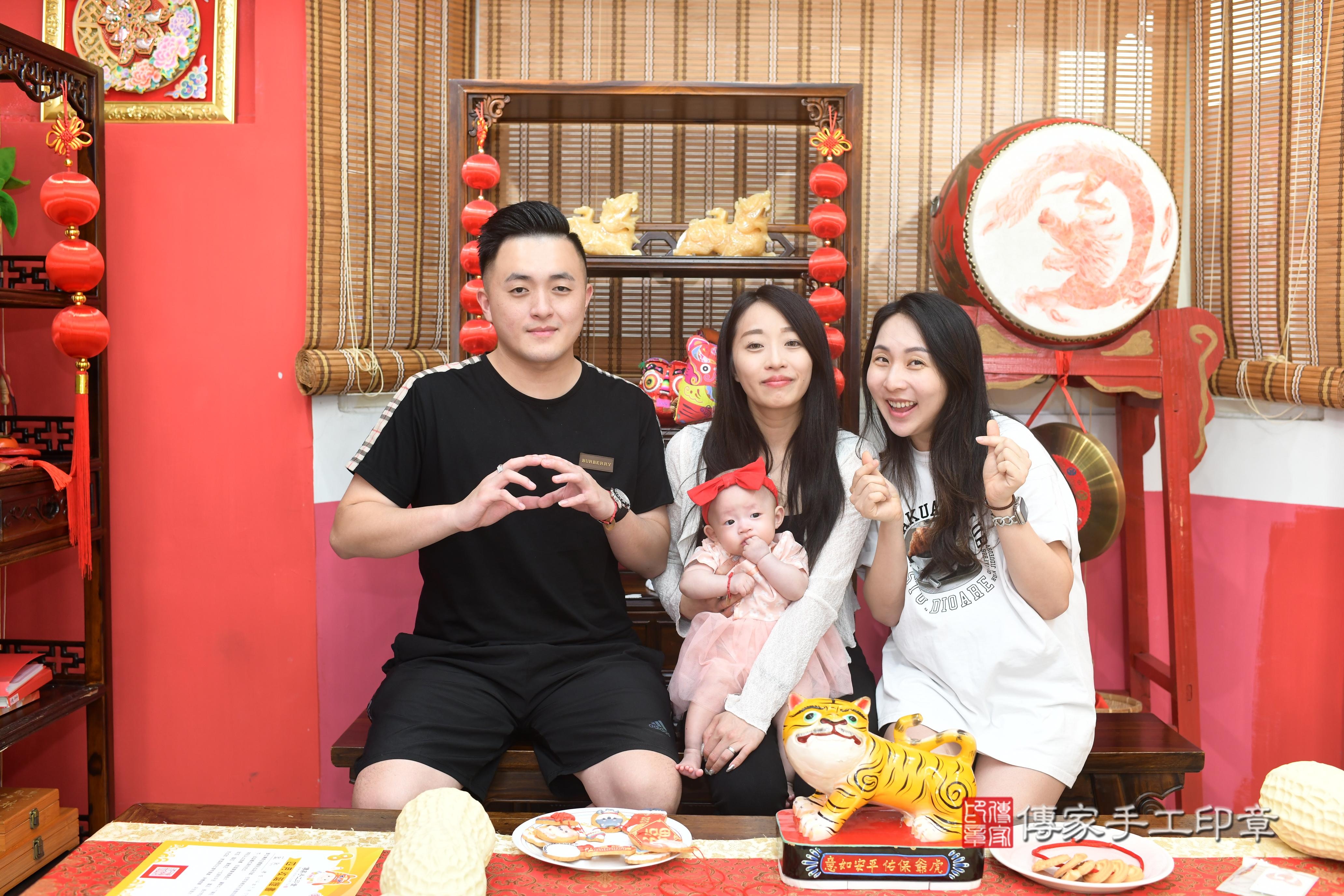 傳家手工印章高雄店、抓周、度脺、中國風會場、傳家嬰兒古禮、吉祥話、抓周道具物品24種、拍照。抓周證書。寶寶抓周、滿周歲、生日快樂、祝福 傳家手工印章高雄店、抓周、度脺、中國風會場、傳家嬰兒古禮、吉祥話、抓周道具物品24種、拍照。抓周證書。寶寶抓周、滿周歲、生日快樂、祝福