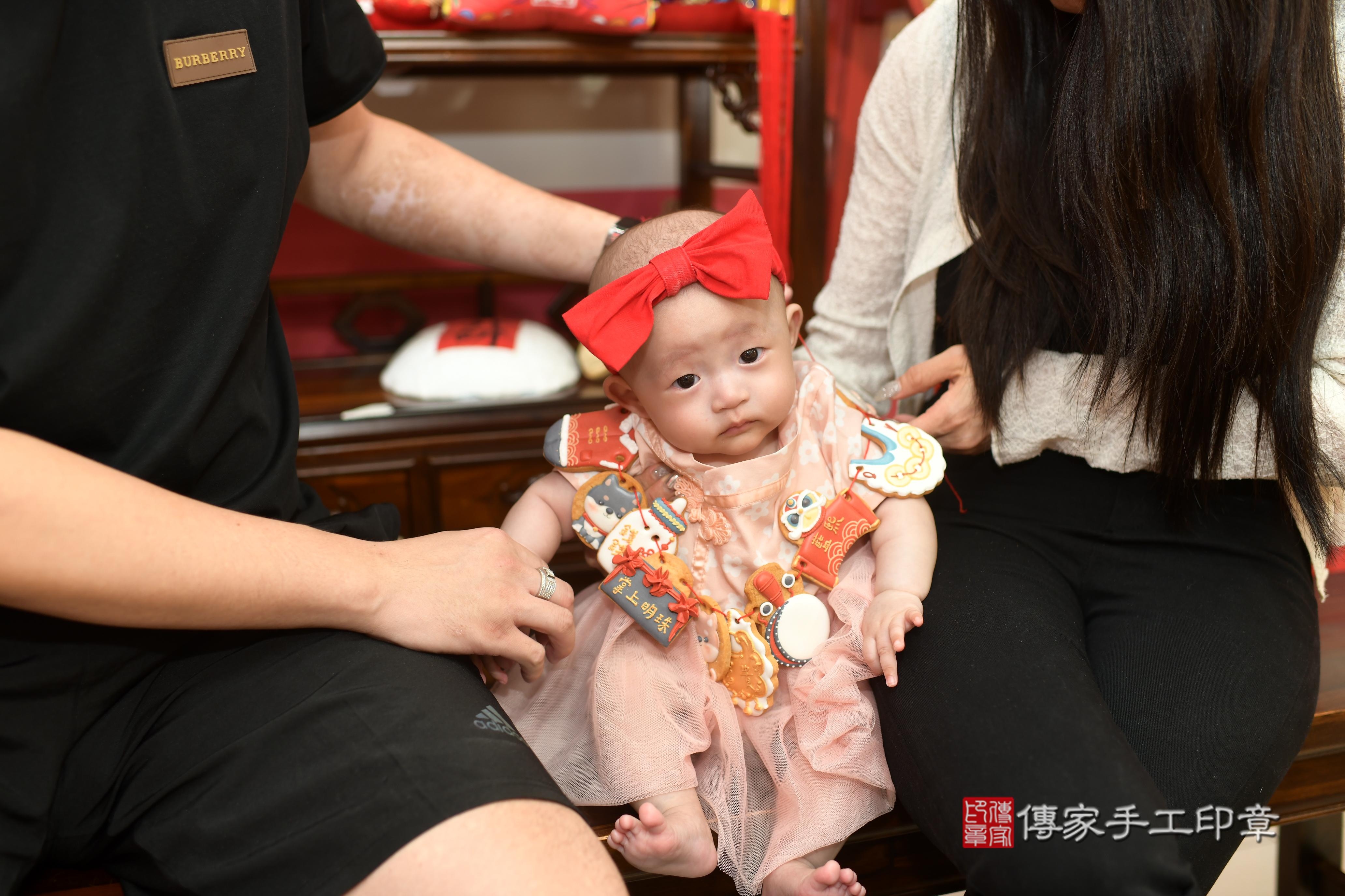 傳家手工印章高雄店、抓周、度脺、中國風會場、傳家嬰兒古禮、吉祥話、抓周道具物品24種、拍照。抓周證書。寶寶抓周、滿周歲、生日快樂、祝福 傳家手工印章高雄店、抓周、度脺、中國風會場、傳家嬰兒古禮、吉祥話、抓周道具物品24種、拍照。抓周證書。寶寶抓周、滿周歲、生日快樂、祝福