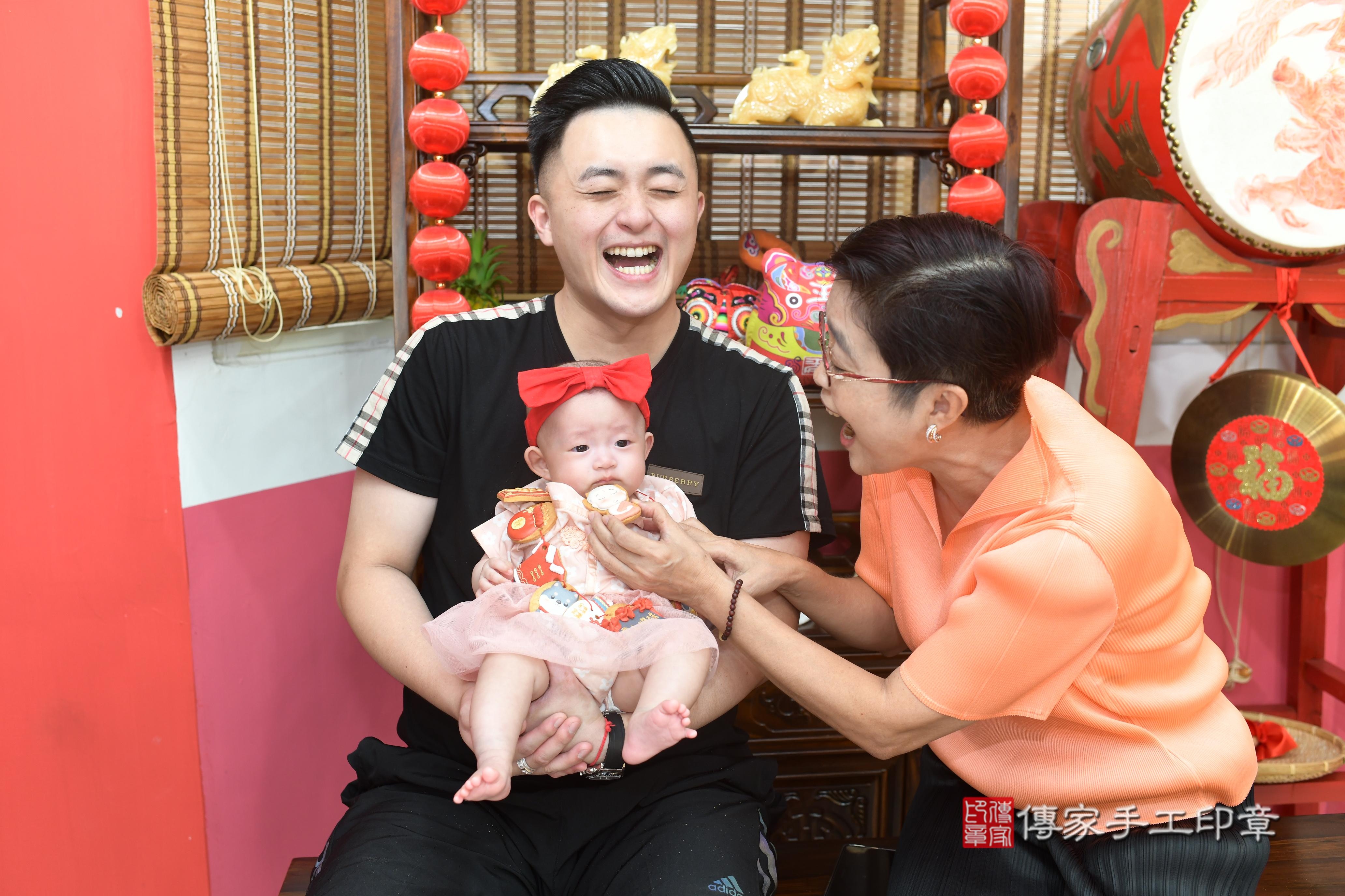 傳家手工印章高雄店、抓周、度脺、中國風會場、傳家嬰兒古禮、吉祥話、抓周道具物品24種、拍照。抓周證書。寶寶抓周、滿周歲、生日快樂、祝福 傳家手工印章高雄店、抓周、度脺、中國風會場、傳家嬰兒古禮、吉祥話、抓周道具物品24種、拍照。抓周證書。寶寶抓周、滿周歲、生日快樂、祝福