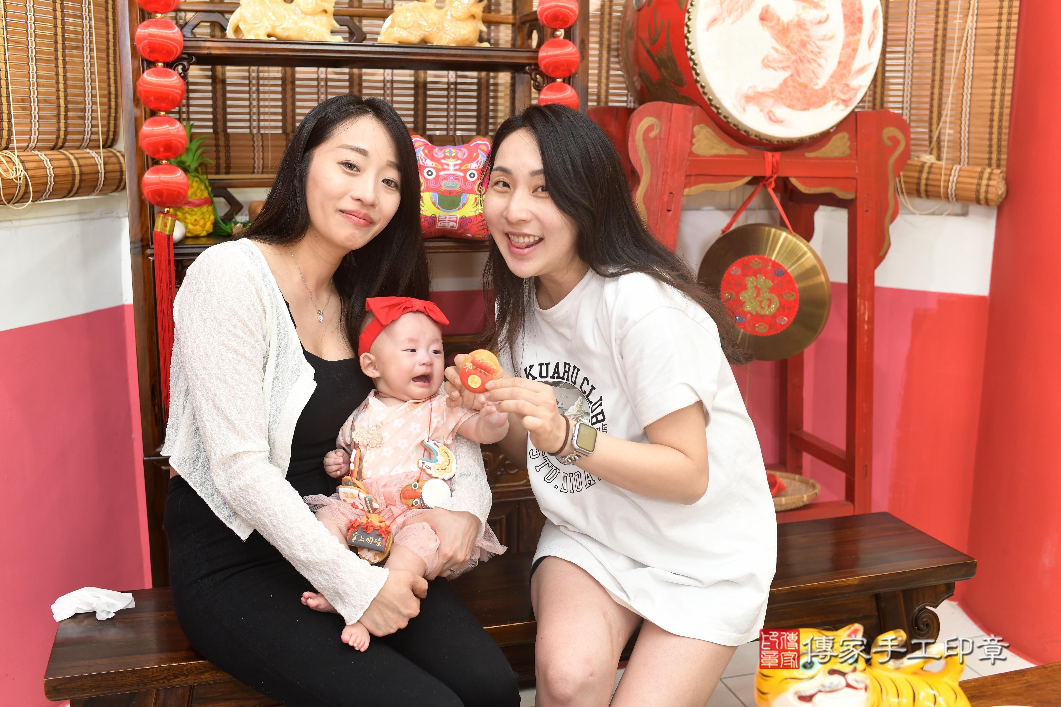 傳家手工印章高雄店、抓周、度脺、中國風會場、傳家嬰兒古禮、吉祥話、抓周道具物品24種、拍照。抓周證書。寶寶抓周、滿周歲、生日快樂、祝福 傳家手工印章高雄店、抓周、度脺、中國風會場、傳家嬰兒古禮、吉祥話、抓周道具物品24種、拍照。抓周證書。寶寶抓周、滿周歲、生日快樂、祝福