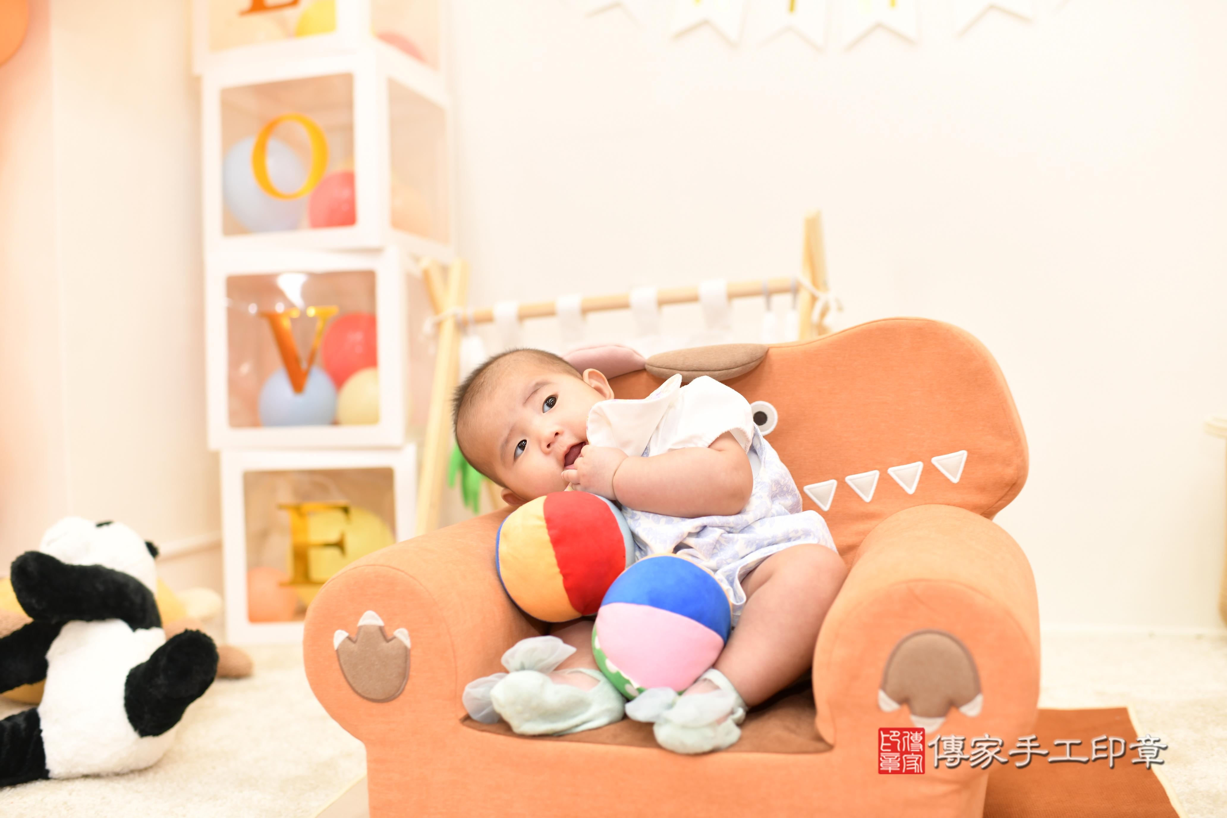 傳家手工印章高雄店、抓周、度脺、中國風會場、傳家嬰兒古禮、吉祥話、抓周道具物品24種、拍照。抓周證書。寶寶抓周、滿周歲、生日快樂、祝福 傳家手工印章高雄店、抓周、度脺、中國風會場、傳家嬰兒古禮、吉祥話、抓周道具物品24種、拍照。抓周證書。寶寶抓周、滿周歲、生日快樂、祝福