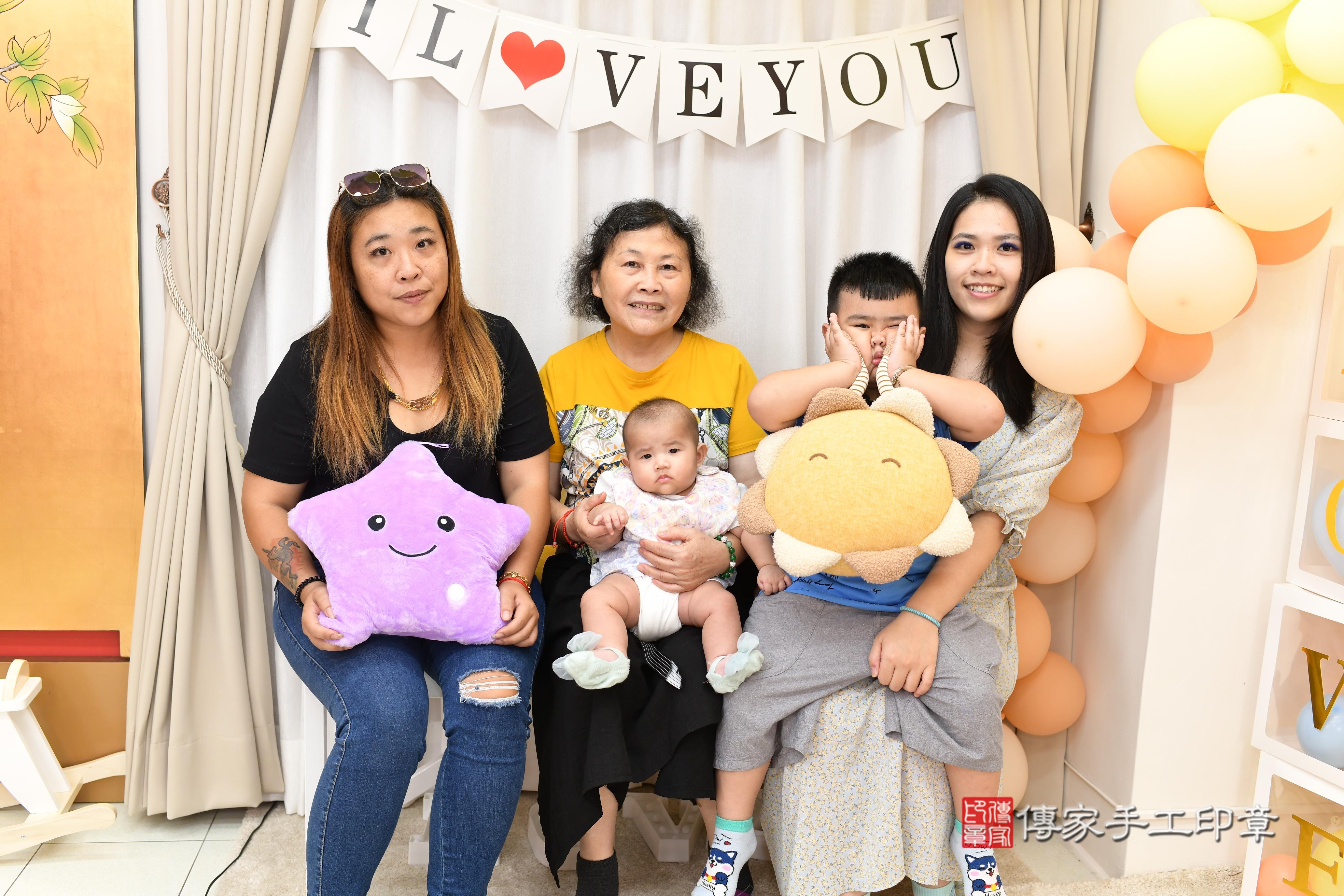 傳家手工印章高雄店、抓周、度脺、中國風會場、傳家嬰兒古禮、吉祥話、抓周道具物品24種、拍照。抓周證書。寶寶抓周、滿周歲、生日快樂、祝福 傳家手工印章高雄店、抓周、度脺、中國風會場、傳家嬰兒古禮、吉祥話、抓周道具物品24種、拍照。抓周證書。寶寶抓周、滿周歲、生日快樂、祝福