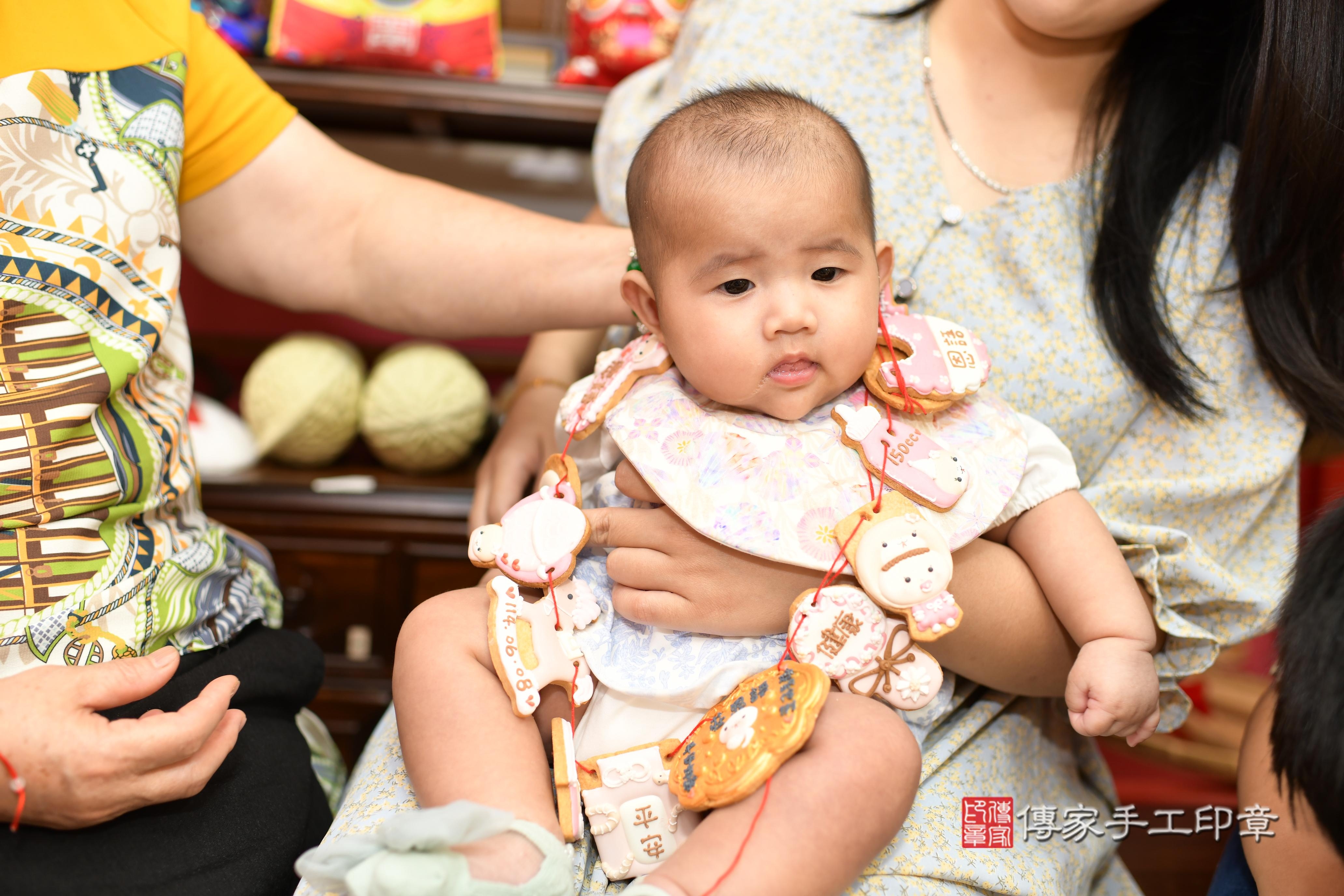 傳家手工印章高雄店、抓周、度脺、中國風會場、傳家嬰兒古禮、吉祥話、抓周道具物品24種、拍照。抓周證書。寶寶抓周、滿周歲、生日快樂、祝福 傳家手工印章高雄店、抓周、度脺、中國風會場、傳家嬰兒古禮、吉祥話、抓周道具物品24種、拍照。抓周證書。寶寶抓周、滿周歲、生日快樂、祝福