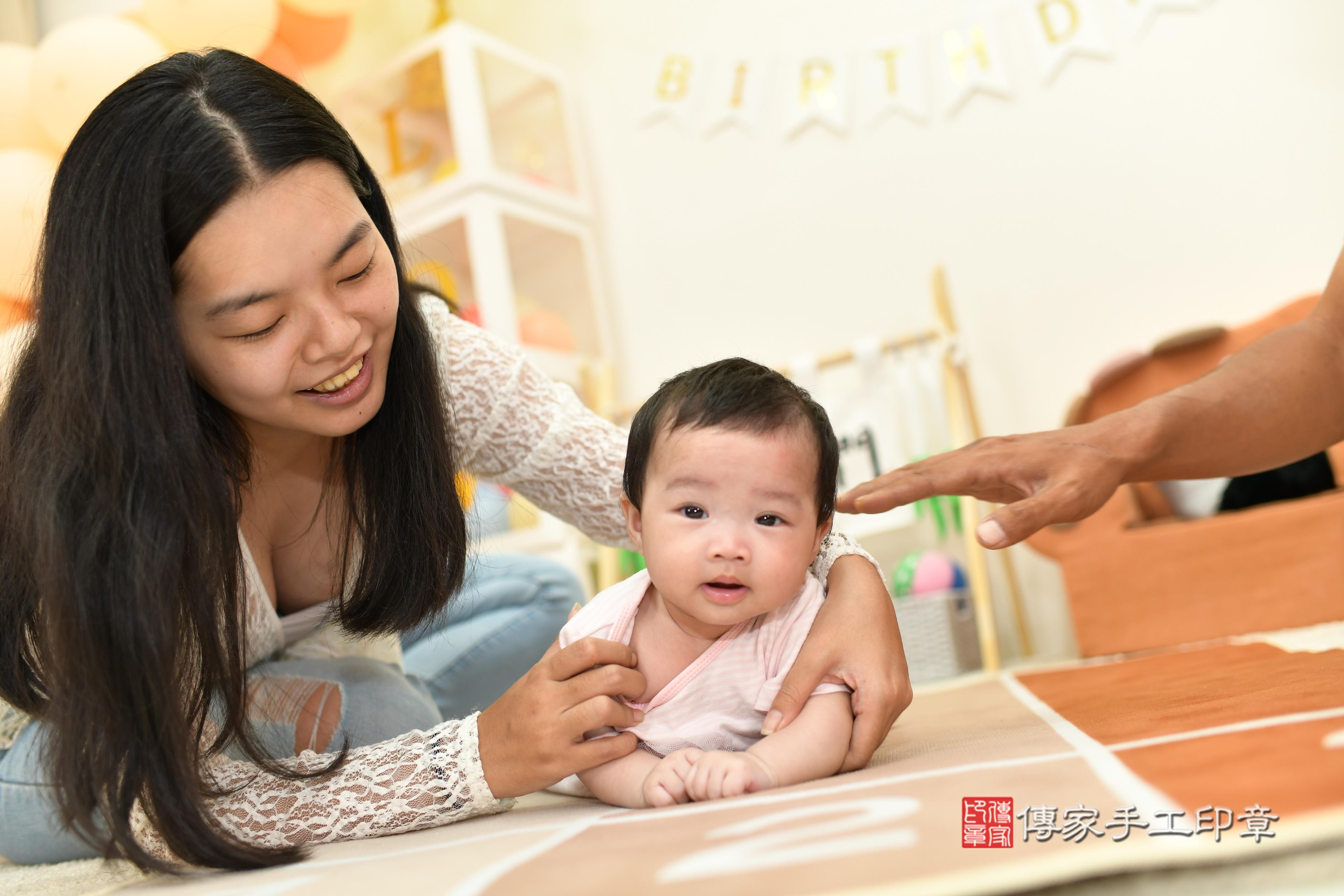 傳家手工印章高雄店、抓周、度脺、中國風會場、傳家嬰兒古禮、吉祥話、抓周道具物品24種、拍照。抓周證書。寶寶抓周、滿周歲、生日快樂、祝福 傳家手工印章高雄店、抓周、度脺、中國風會場、傳家嬰兒古禮、吉祥話、抓周道具物品24種、拍照。抓周證書。寶寶抓周、滿周歲、生日快樂、祝福