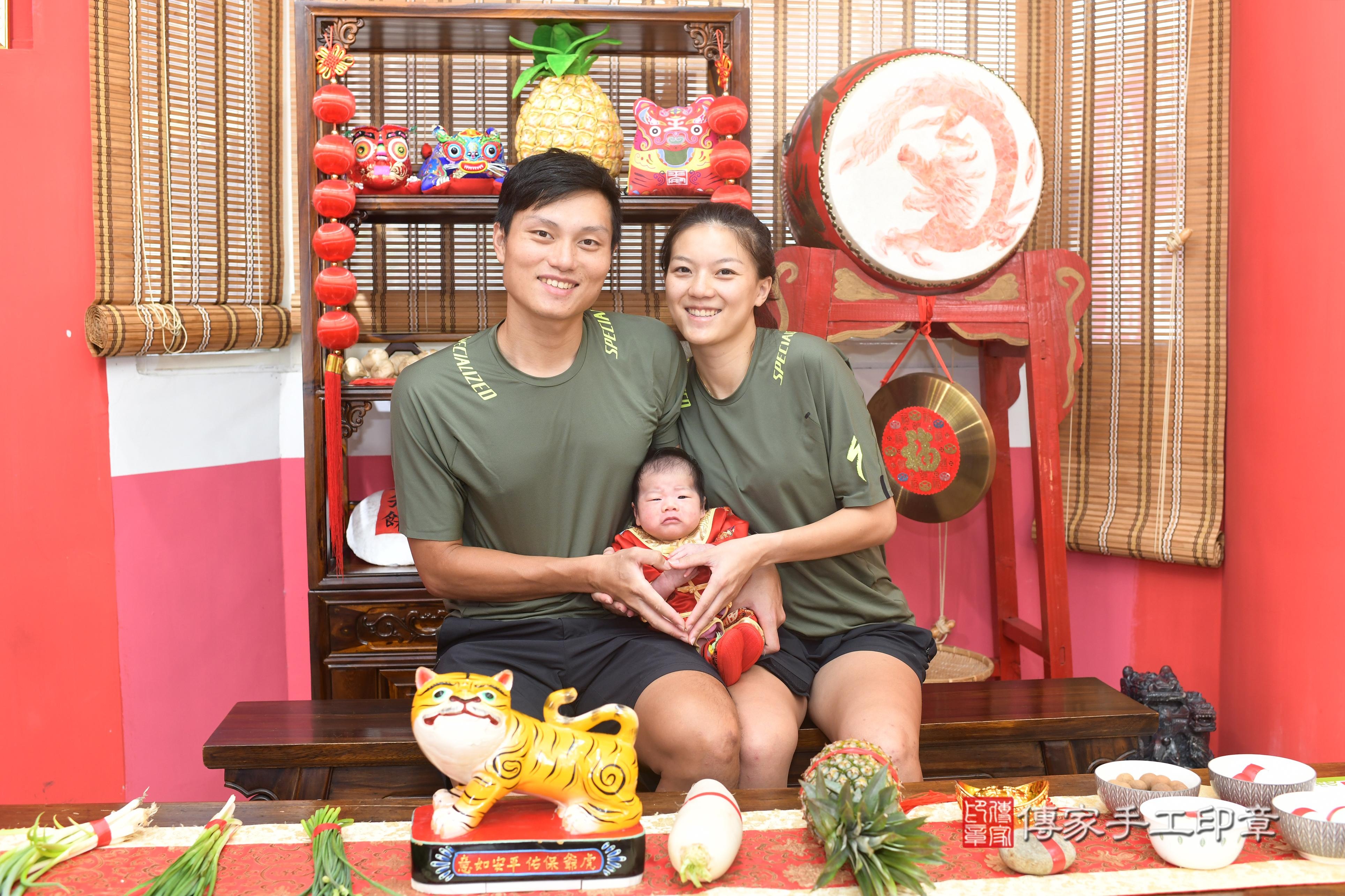 傳家手工印章高雄店、抓周、度脺、中國風會場、傳家嬰兒古禮、吉祥話、抓周道具物品24種、拍照。抓周證書。寶寶抓周、滿周歲、生日快樂、祝福 傳家手工印章高雄店、抓周、度脺、中國風會場、傳家嬰兒古禮、吉祥話、抓周道具物品24種、拍照。抓周證書。寶寶抓周、滿周歲、生日快樂、祝福