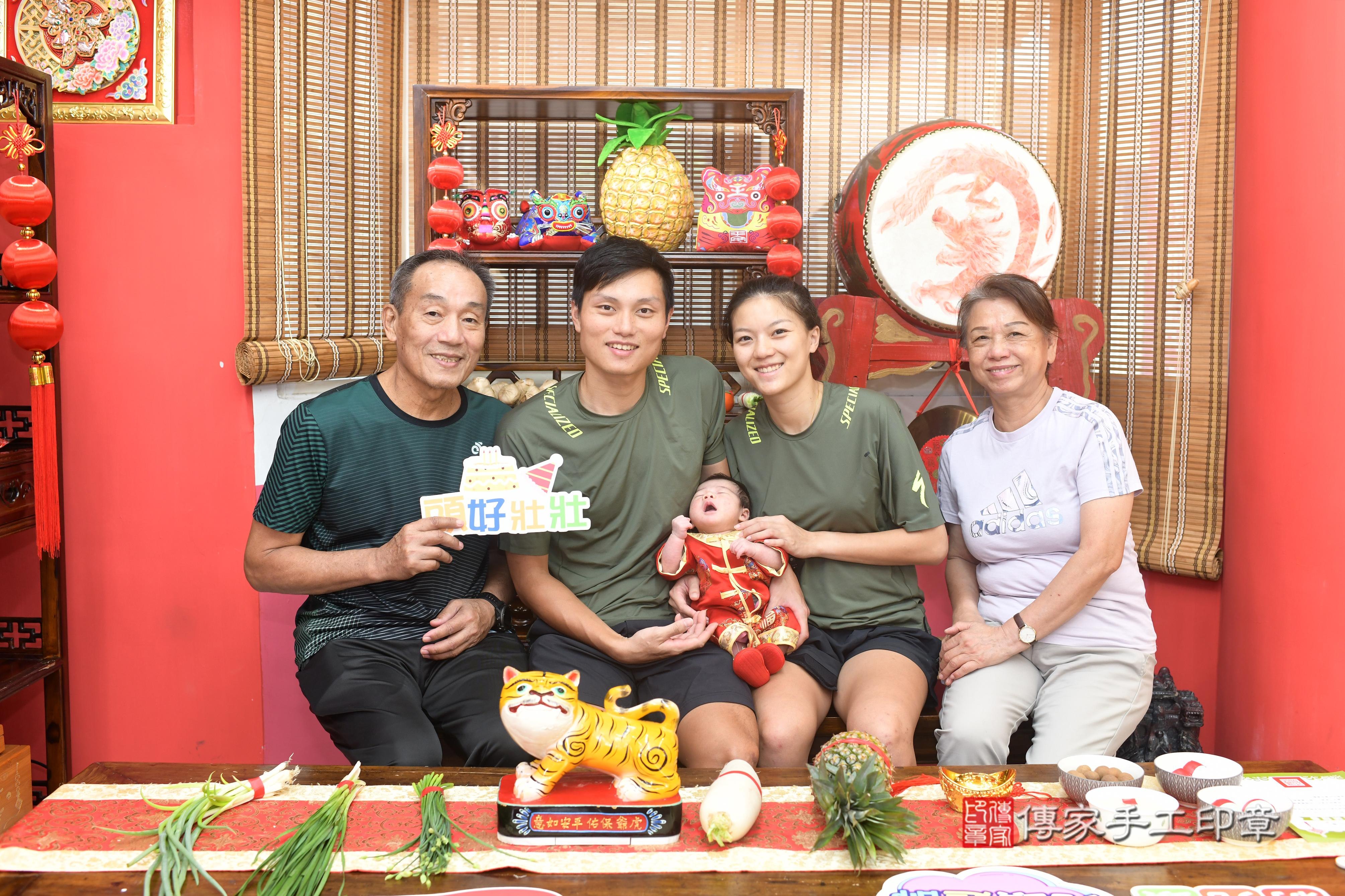 傳家手工印章高雄店、抓周、度脺、中國風會場、傳家嬰兒古禮、吉祥話、抓周道具物品24種、拍照。抓周證書。寶寶抓周、滿周歲、生日快樂、祝福 傳家手工印章高雄店、抓周、度脺、中國風會場、傳家嬰兒古禮、吉祥話、抓周道具物品24種、拍照。抓周證書。寶寶抓周、滿周歲、生日快樂、祝福