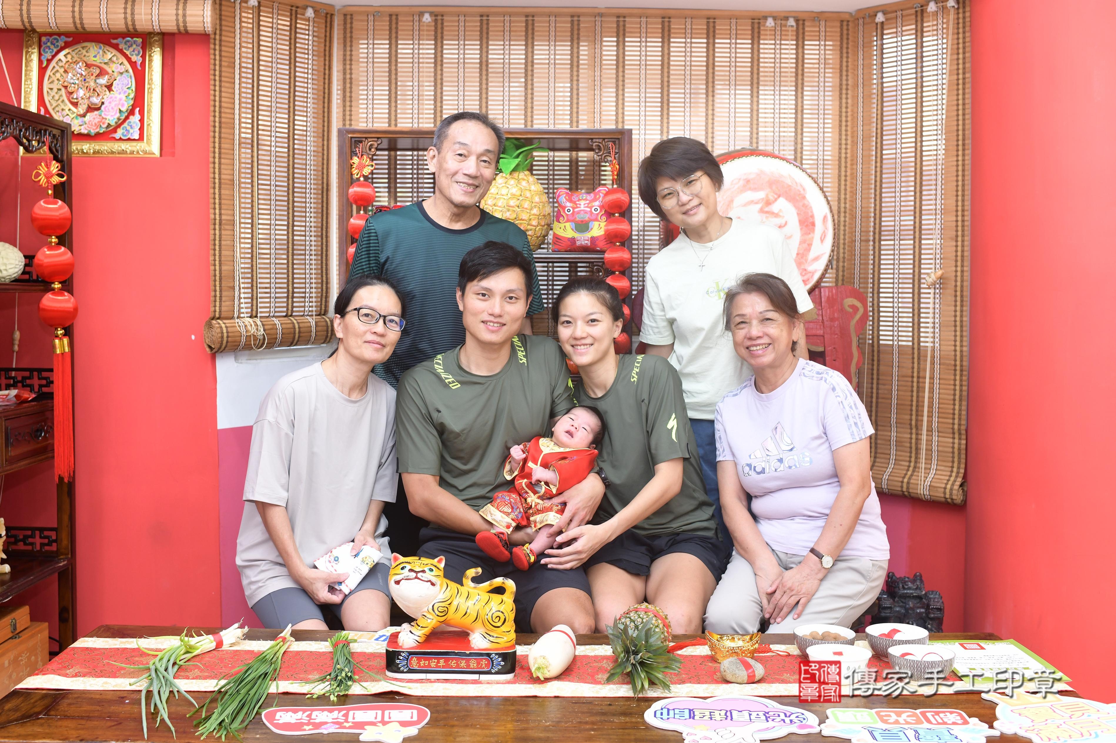 傳家手工印章高雄店、抓周、度脺、中國風會場、傳家嬰兒古禮、吉祥話、抓周道具物品24種、拍照。抓周證書。寶寶抓周、滿周歲、生日快樂、祝福 傳家手工印章高雄店、抓周、度脺、中國風會場、傳家嬰兒古禮、吉祥話、抓周道具物品24種、拍照。抓周證書。寶寶抓周、滿周歲、生日快樂、祝福