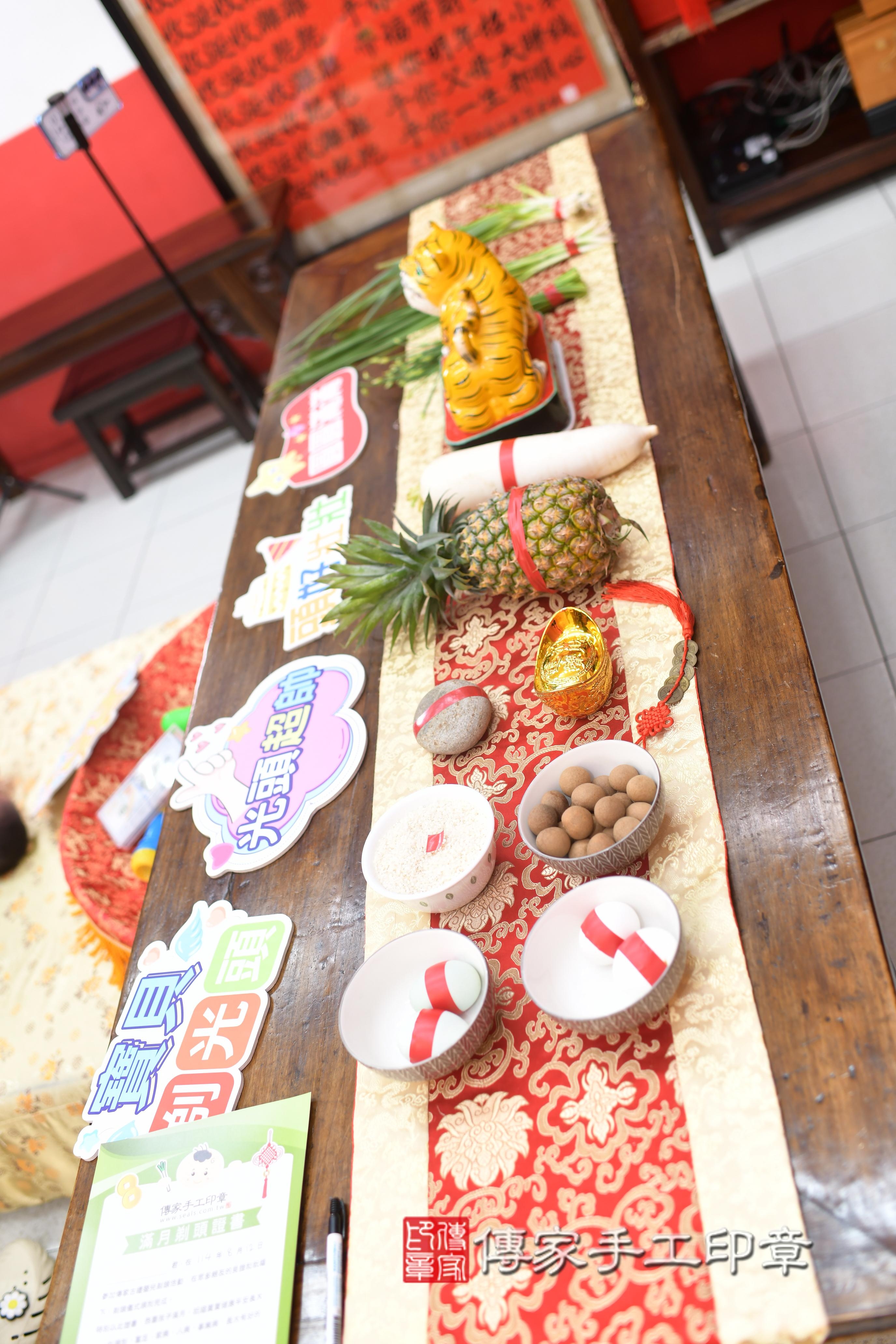 傳家手工印章高雄店、抓周、度脺、中國風會場、傳家嬰兒古禮、吉祥話、抓周道具物品24種、拍照。抓周證書。寶寶抓周、滿周歲、生日快樂、祝福 傳家手工印章高雄店、抓周、度脺、中國風會場、傳家嬰兒古禮、吉祥話、抓周道具物品24種、拍照。抓周證書。寶寶抓周、滿周歲、生日快樂、祝福