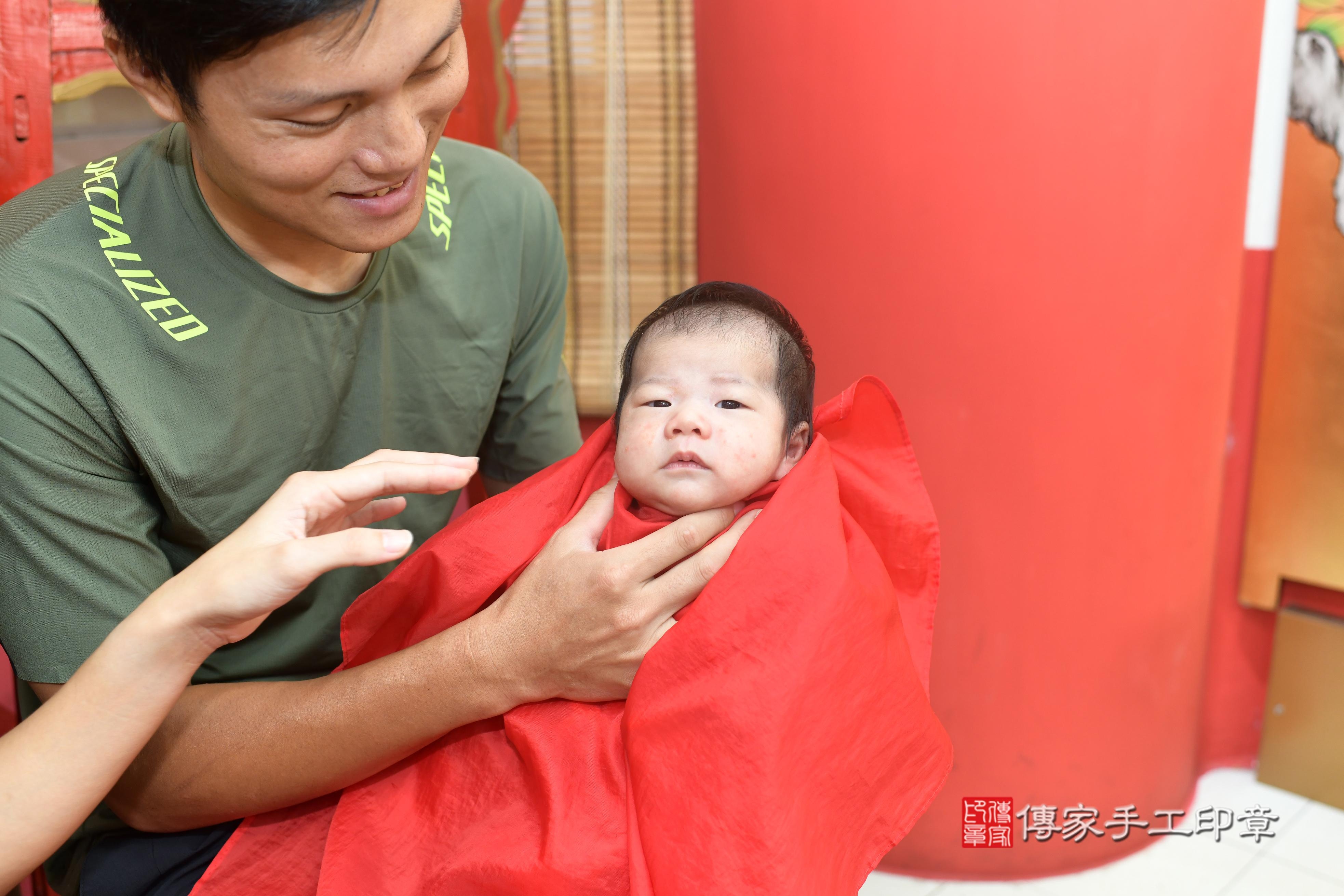 傳家手工印章高雄店、抓周、度脺、中國風會場、傳家嬰兒古禮、吉祥話、抓周道具物品24種、拍照。抓周證書。寶寶抓周、滿周歲、生日快樂、祝福 傳家手工印章高雄店、抓周、度脺、中國風會場、傳家嬰兒古禮、吉祥話、抓周道具物品24種、拍照。抓周證書。寶寶抓周、滿周歲、生日快樂、祝福