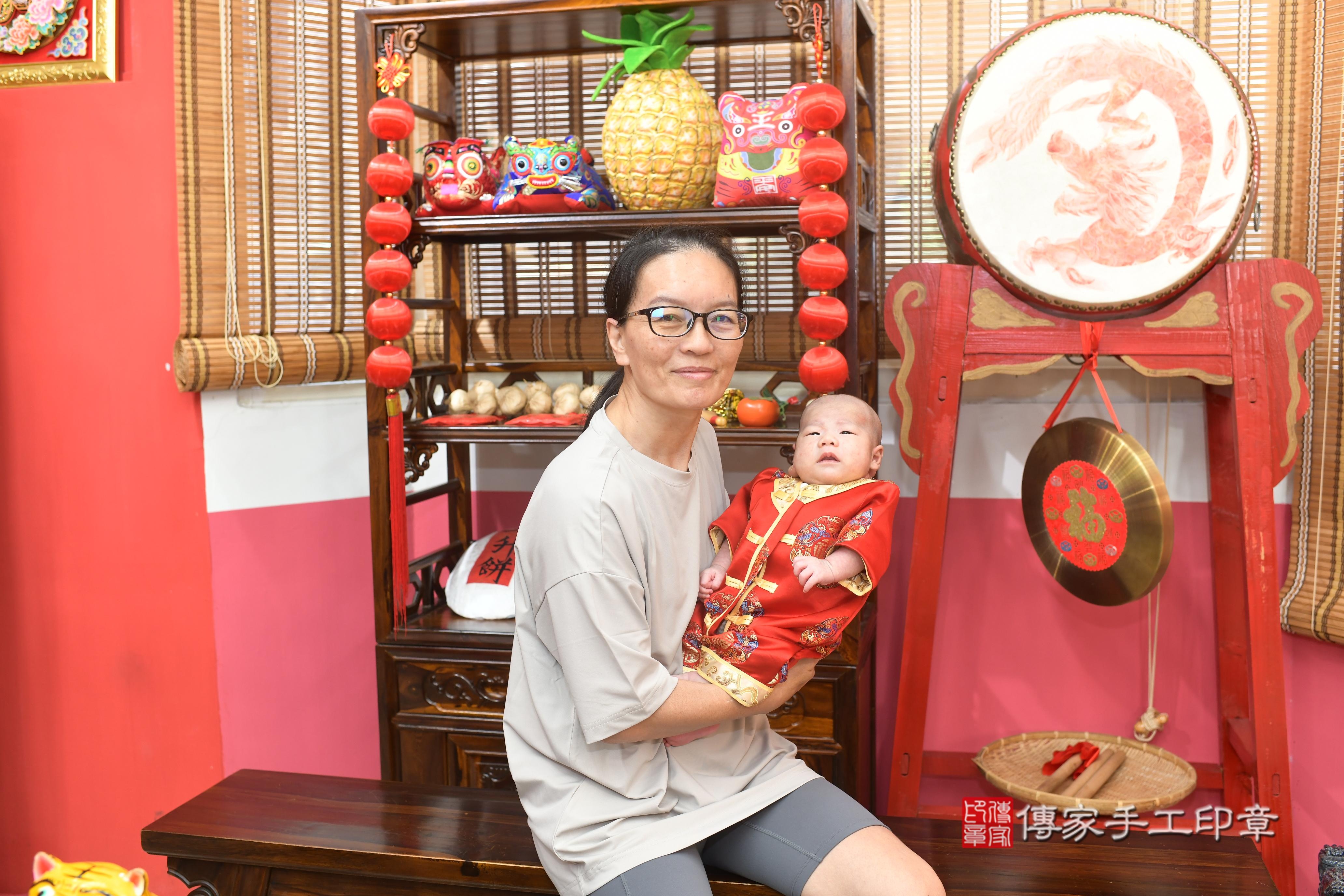 傳家手工印章高雄店、抓周、度脺、中國風會場、傳家嬰兒古禮、吉祥話、抓周道具物品24種、拍照。抓周證書。寶寶抓周、滿周歲、生日快樂、祝福 傳家手工印章高雄店、抓周、度脺、中國風會場、傳家嬰兒古禮、吉祥話、抓周道具物品24種、拍照。抓周證書。寶寶抓周、滿周歲、生日快樂、祝福