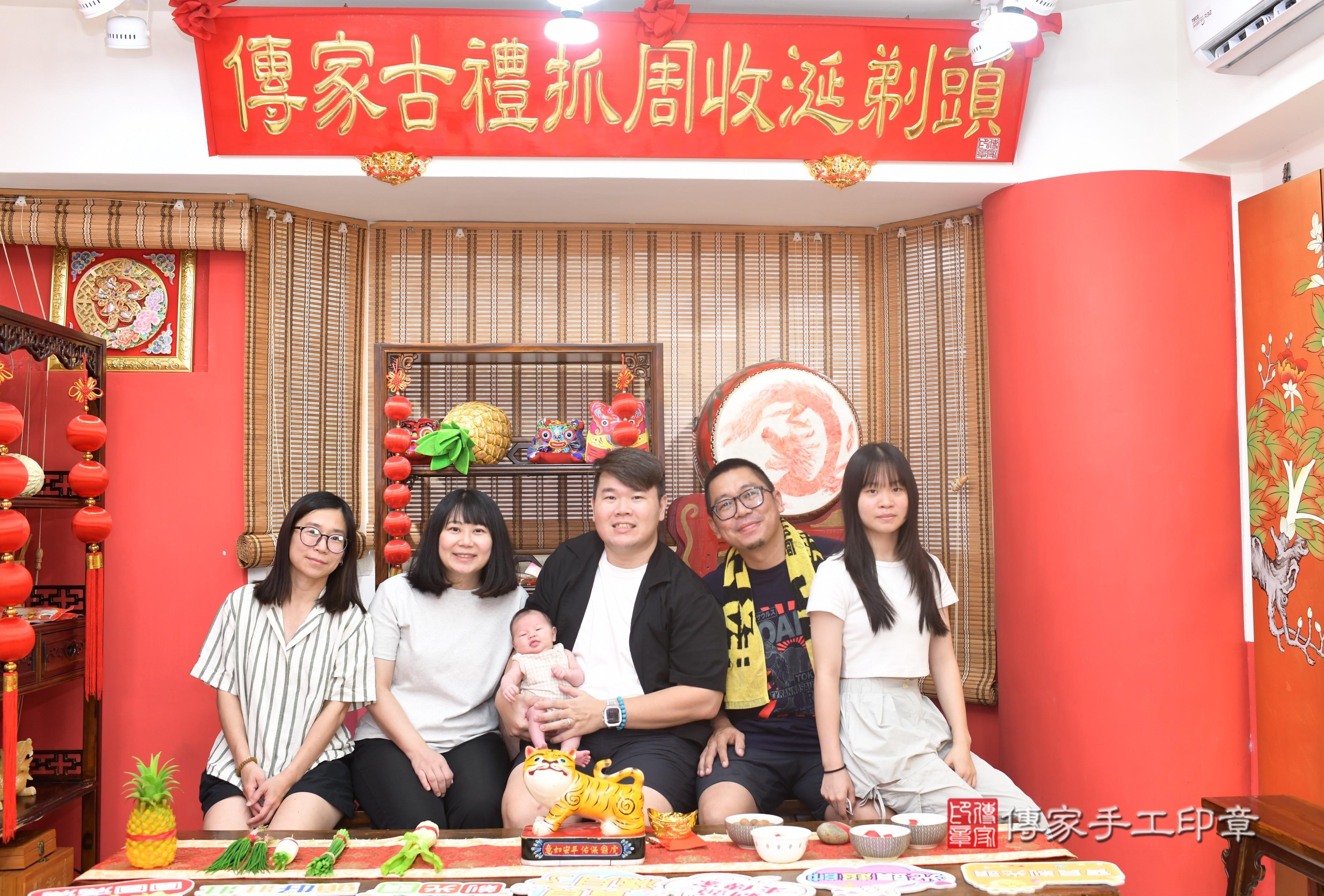 傳家手工印章高雄店、抓周、度脺、中國風會場、傳家嬰兒古禮、吉祥話、抓周道具物品24種、拍照。抓周證書。寶寶抓周、滿周歲、生日快樂、祝福 傳家手工印章高雄店、抓周、度脺、中國風會場、傳家嬰兒古禮、吉祥話、抓周道具物品24種、拍照。抓周證書。寶寶抓周、滿周歲、生日快樂、祝福