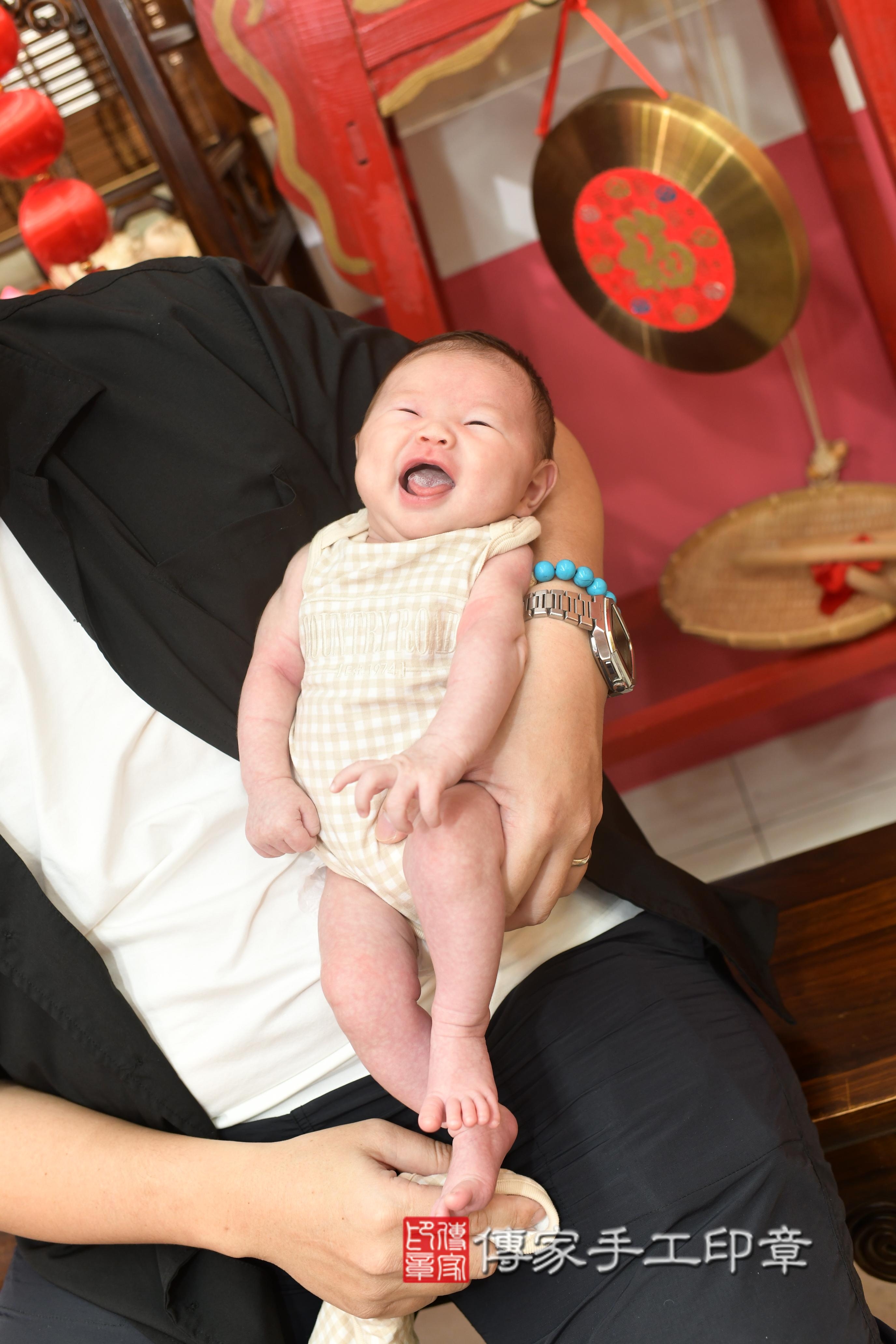 傳家手工印章高雄店、抓周、度脺、中國風會場、傳家嬰兒古禮、吉祥話、抓周道具物品24種、拍照。抓周證書。寶寶抓周、滿周歲、生日快樂、祝福 傳家手工印章高雄店、抓周、度脺、中國風會場、傳家嬰兒古禮、吉祥話、抓周道具物品24種、拍照。抓周證書。寶寶抓周、滿周歲、生日快樂、祝福