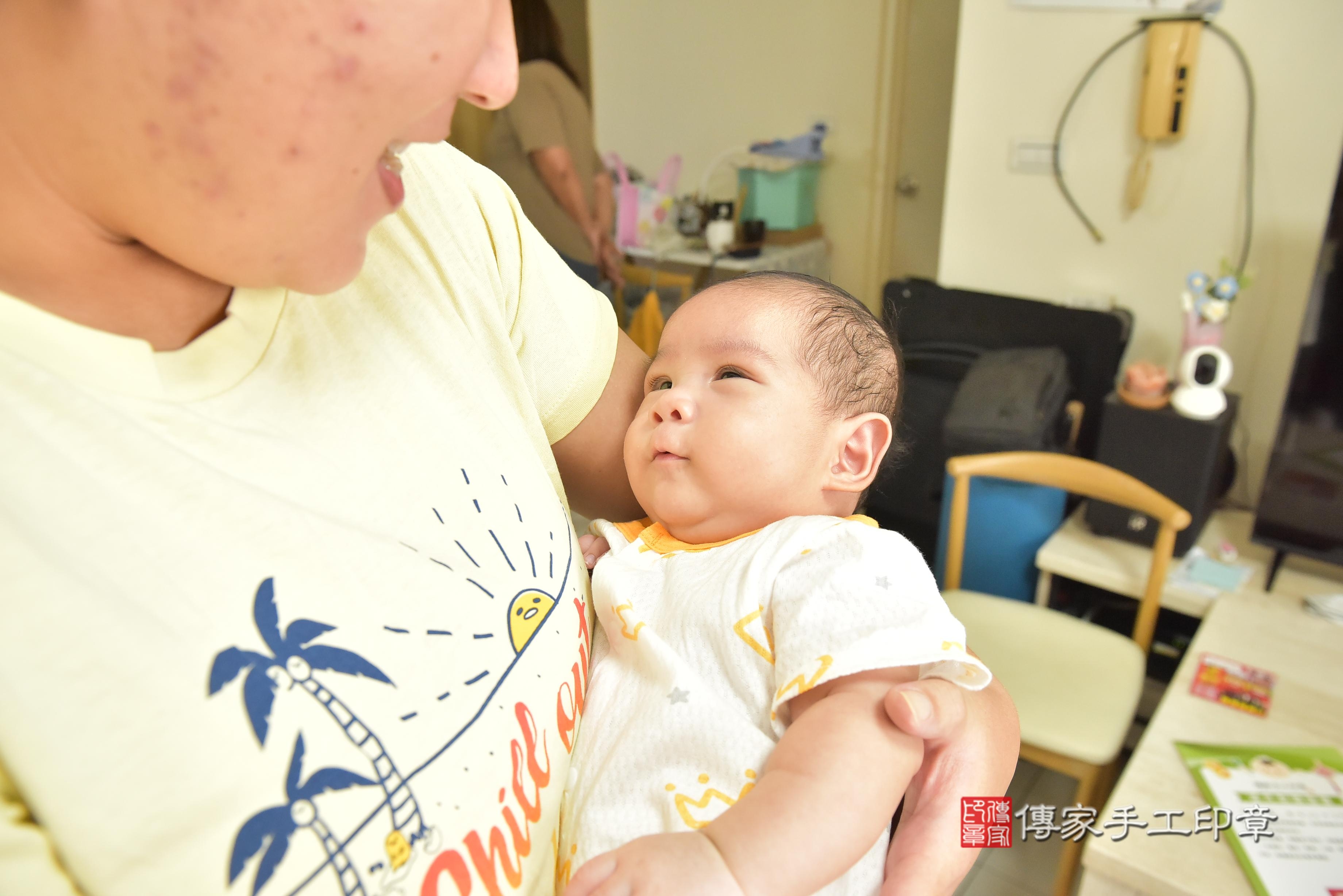 傳家手工印章高雄店、抓周、度脺、中國風會場、傳家嬰兒古禮、吉祥話、抓周道具物品24種、拍照。抓周證書。寶寶抓周、滿周歲、生日快樂、祝福 傳家手工印章高雄店、抓周、度脺、中國風會場、傳家嬰兒古禮、吉祥話、抓周道具物品24種、拍照。抓周證書。寶寶抓周、滿周歲、生日快樂、祝福