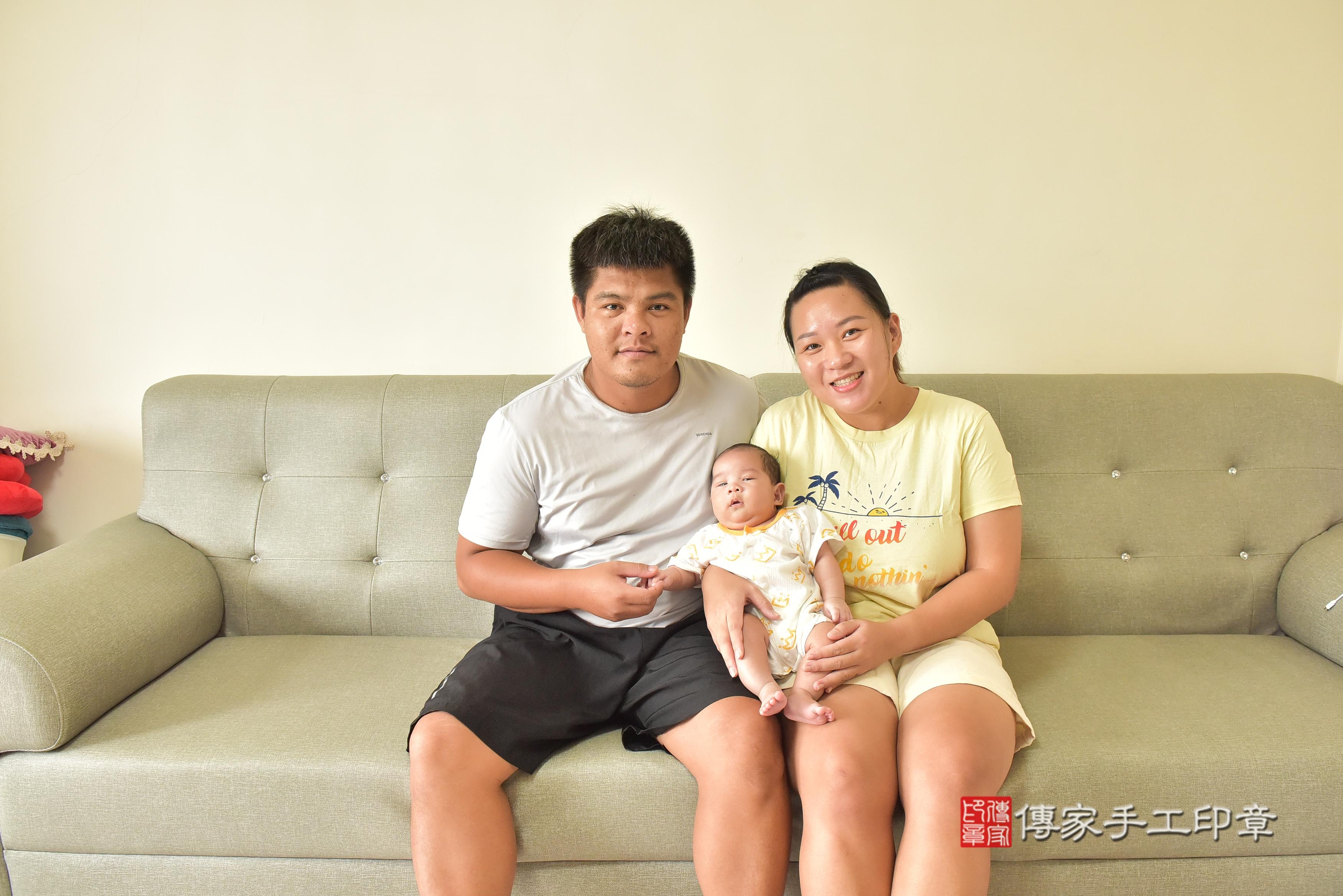 傳家手工印章高雄店、抓周、度脺、中國風會場、傳家嬰兒古禮、吉祥話、抓周道具物品24種、拍照。抓周證書。寶寶抓周、滿周歲、生日快樂、祝福 傳家手工印章高雄店、抓周、度脺、中國風會場、傳家嬰兒古禮、吉祥話、抓周道具物品24種、拍照。抓周證書。寶寶抓周、滿周歲、生日快樂、祝福