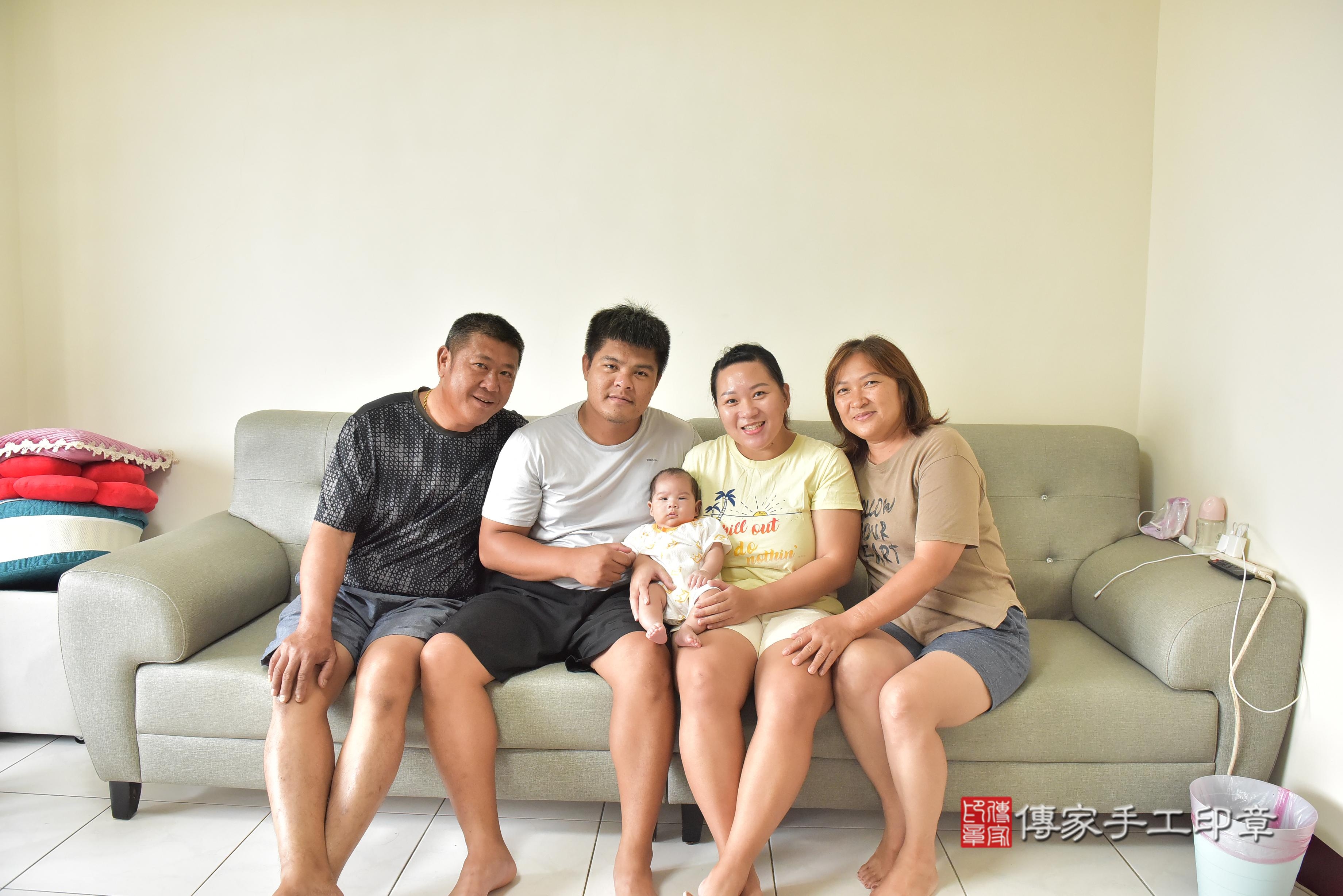 傳家手工印章高雄店、抓周、度脺、中國風會場、傳家嬰兒古禮、吉祥話、抓周道具物品24種、拍照。抓周證書。寶寶抓周、滿周歲、生日快樂、祝福 傳家手工印章高雄店、抓周、度脺、中國風會場、傳家嬰兒古禮、吉祥話、抓周道具物品24種、拍照。抓周證書。寶寶抓周、滿周歲、生日快樂、祝福