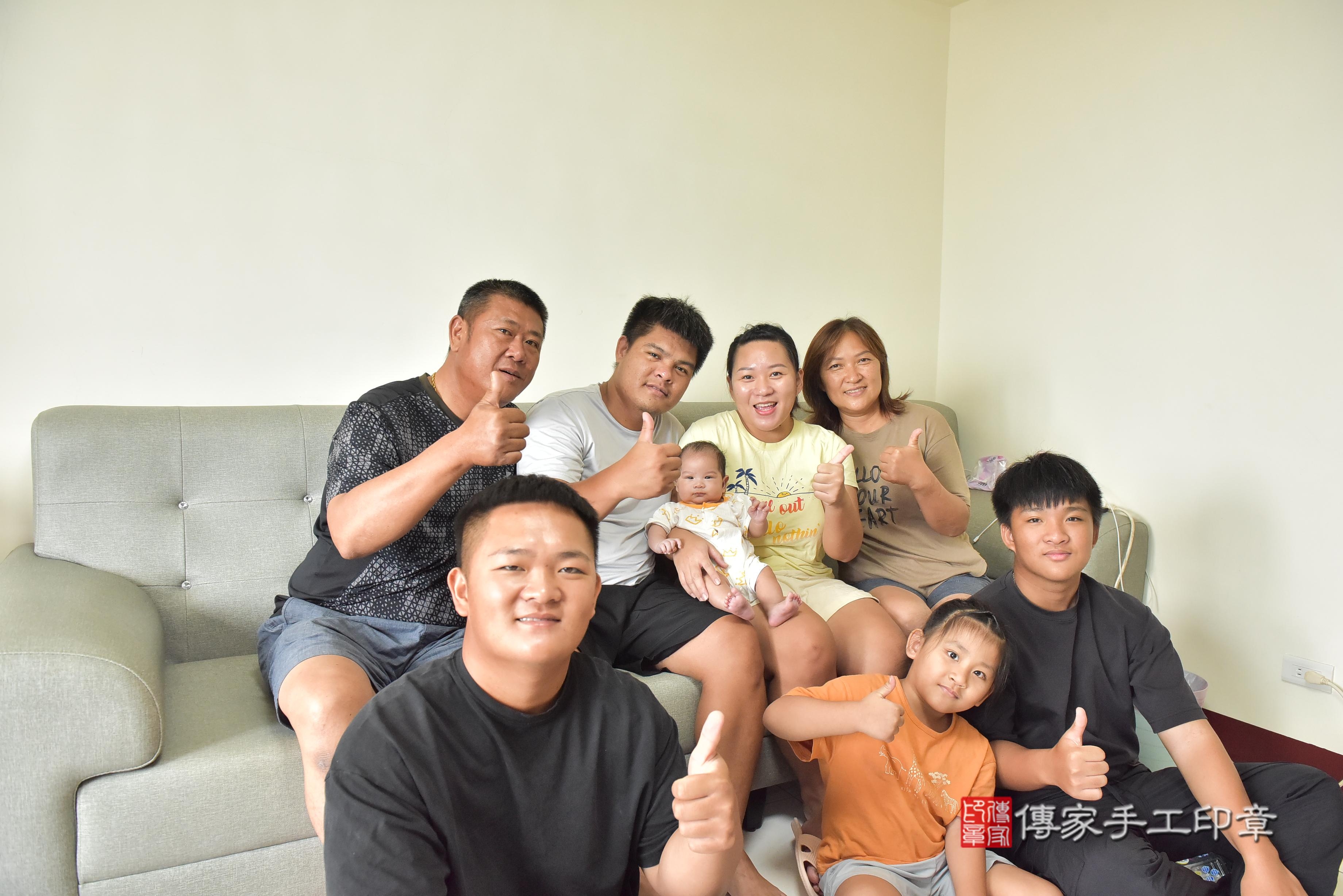 傳家手工印章高雄店、抓周、度脺、中國風會場、傳家嬰兒古禮、吉祥話、抓周道具物品24種、拍照。抓周證書。寶寶抓周、滿周歲、生日快樂、祝福 傳家手工印章高雄店、抓周、度脺、中國風會場、傳家嬰兒古禮、吉祥話、抓周道具物品24種、拍照。抓周證書。寶寶抓周、滿周歲、生日快樂、祝福