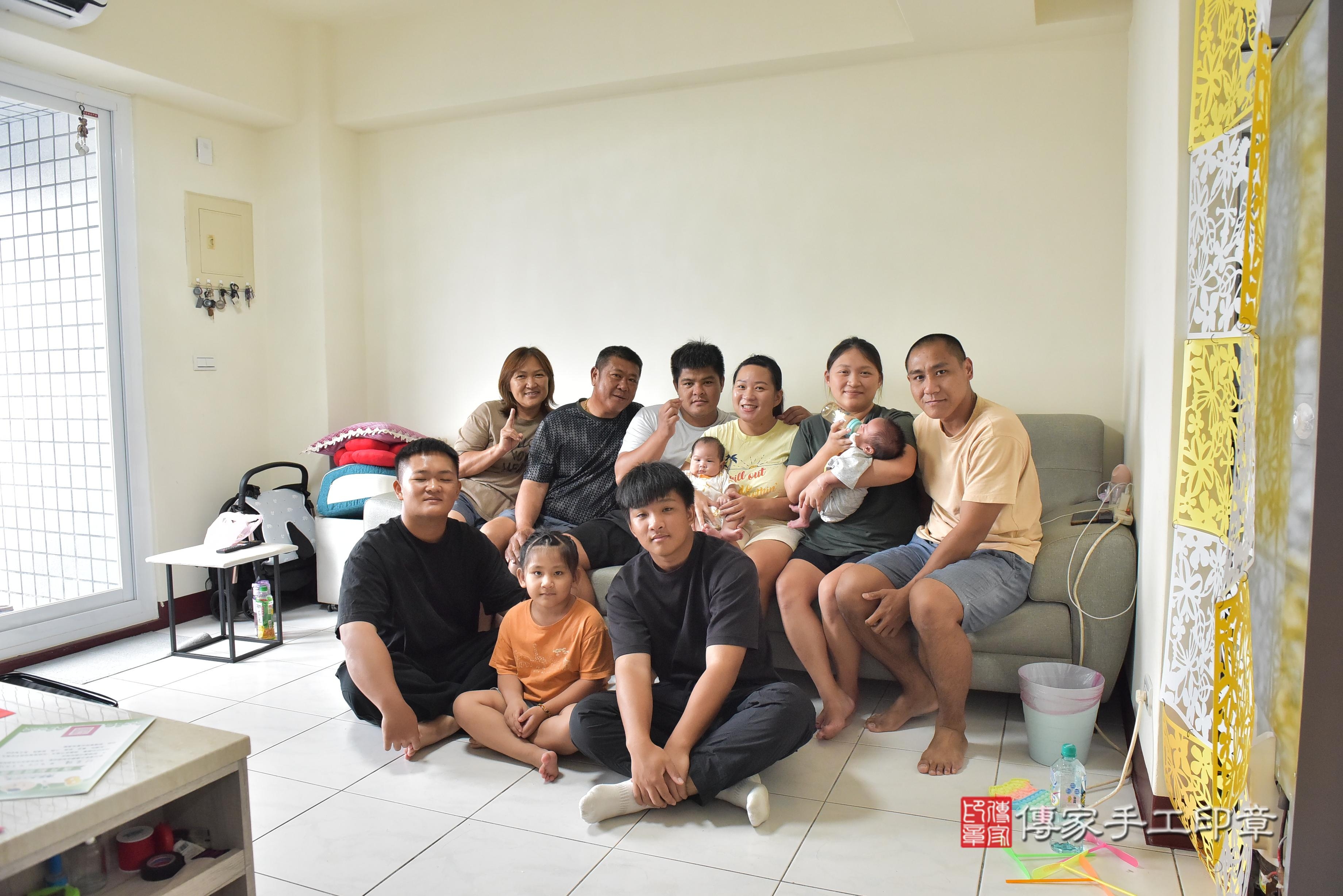 傳家手工印章高雄店、抓周、度脺、中國風會場、傳家嬰兒古禮、吉祥話、抓周道具物品24種、拍照。抓周證書。寶寶抓周、滿周歲、生日快樂、祝福 傳家手工印章高雄店、抓周、度脺、中國風會場、傳家嬰兒古禮、吉祥話、抓周道具物品24種、拍照。抓周證書。寶寶抓周、滿周歲、生日快樂、祝福