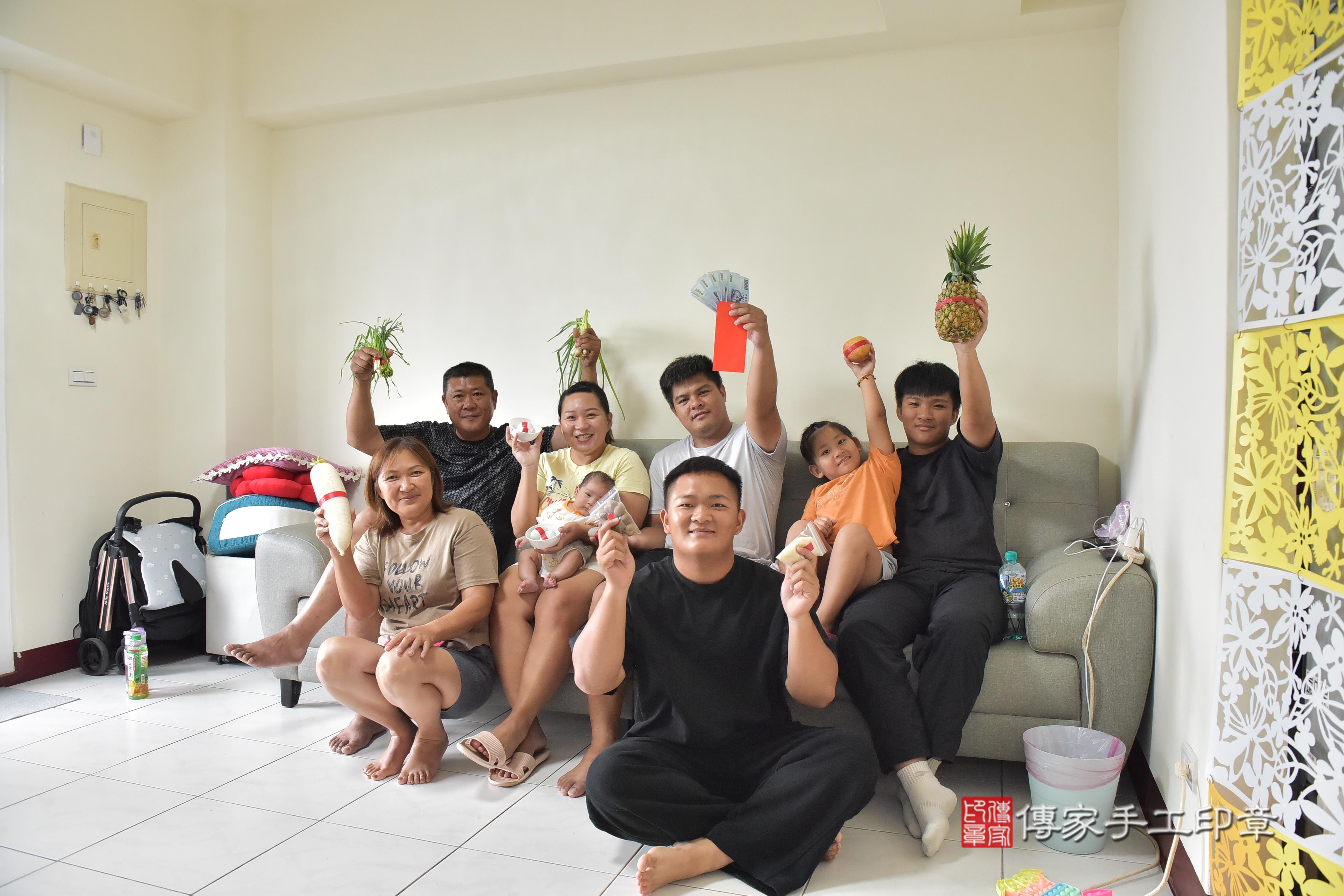 傳家手工印章高雄店、抓周、度脺、中國風會場、傳家嬰兒古禮、吉祥話、抓周道具物品24種、拍照。抓周證書。寶寶抓周、滿周歲、生日快樂、祝福 傳家手工印章高雄店、抓周、度脺、中國風會場、傳家嬰兒古禮、吉祥話、抓周道具物品24種、拍照。抓周證書。寶寶抓周、滿周歲、生日快樂、祝福