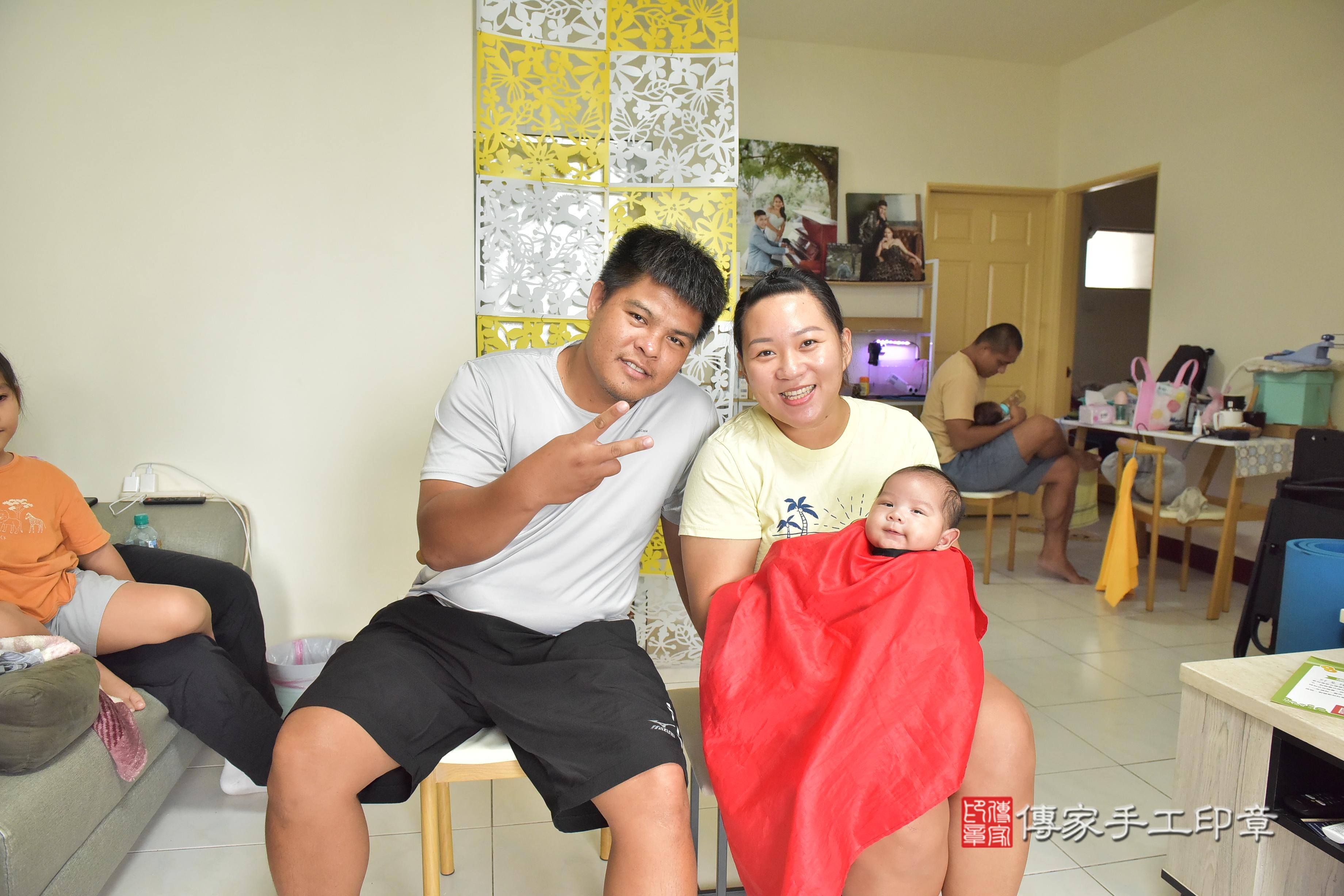 傳家手工印章高雄店、抓周、度脺、中國風會場、傳家嬰兒古禮、吉祥話、抓周道具物品24種、拍照。抓周證書。寶寶抓周、滿周歲、生日快樂、祝福 傳家手工印章高雄店、抓周、度脺、中國風會場、傳家嬰兒古禮、吉祥話、抓周道具物品24種、拍照。抓周證書。寶寶抓周、滿周歲、生日快樂、祝福