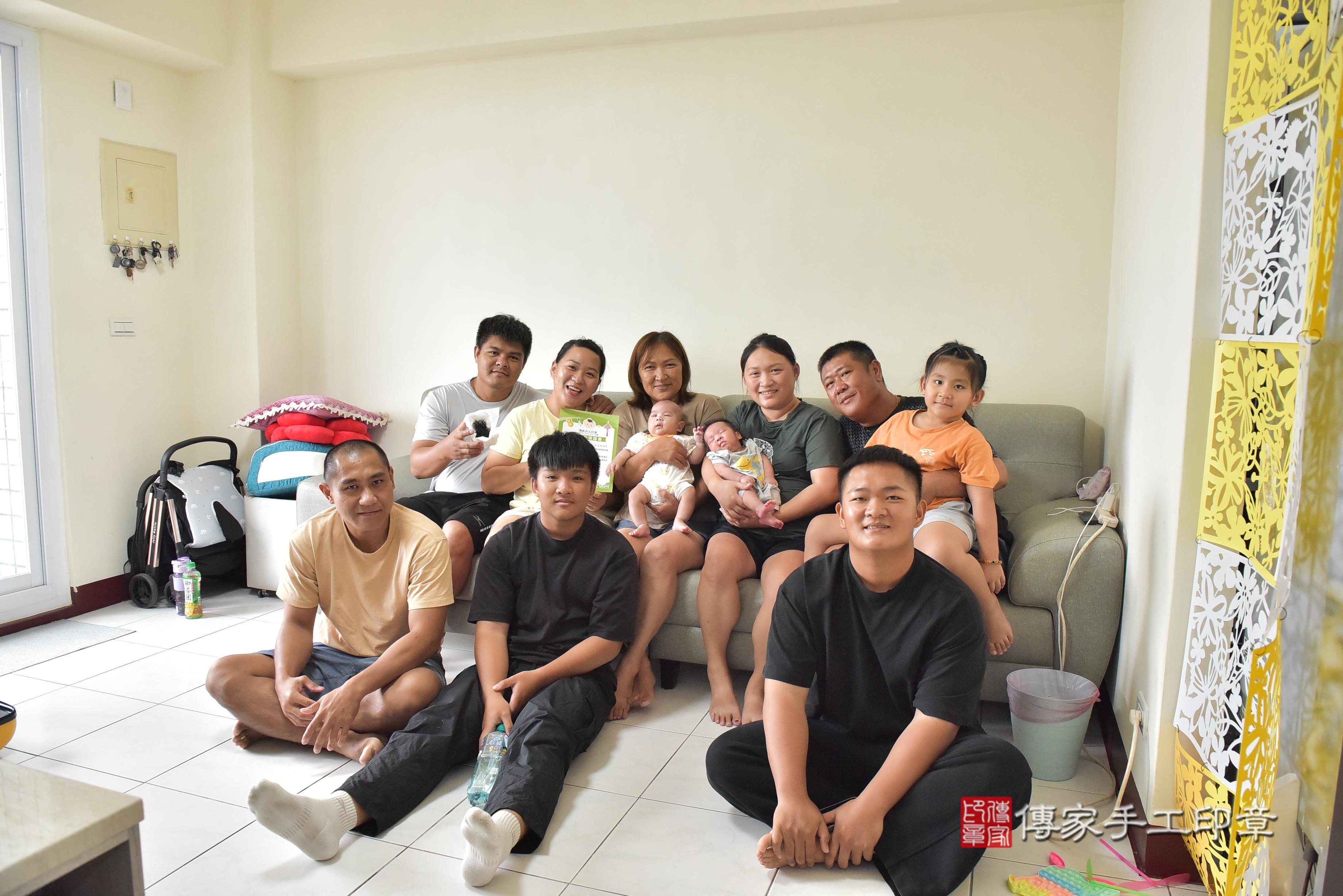 傳家手工印章高雄店、抓周、度脺、中國風會場、傳家嬰兒古禮、吉祥話、抓周道具物品24種、拍照。抓周證書。寶寶抓周、滿周歲、生日快樂、祝福 傳家手工印章高雄店、抓周、度脺、中國風會場、傳家嬰兒古禮、吉祥話、抓周道具物品24種、拍照。抓周證書。寶寶抓周、滿周歲、生日快樂、祝福