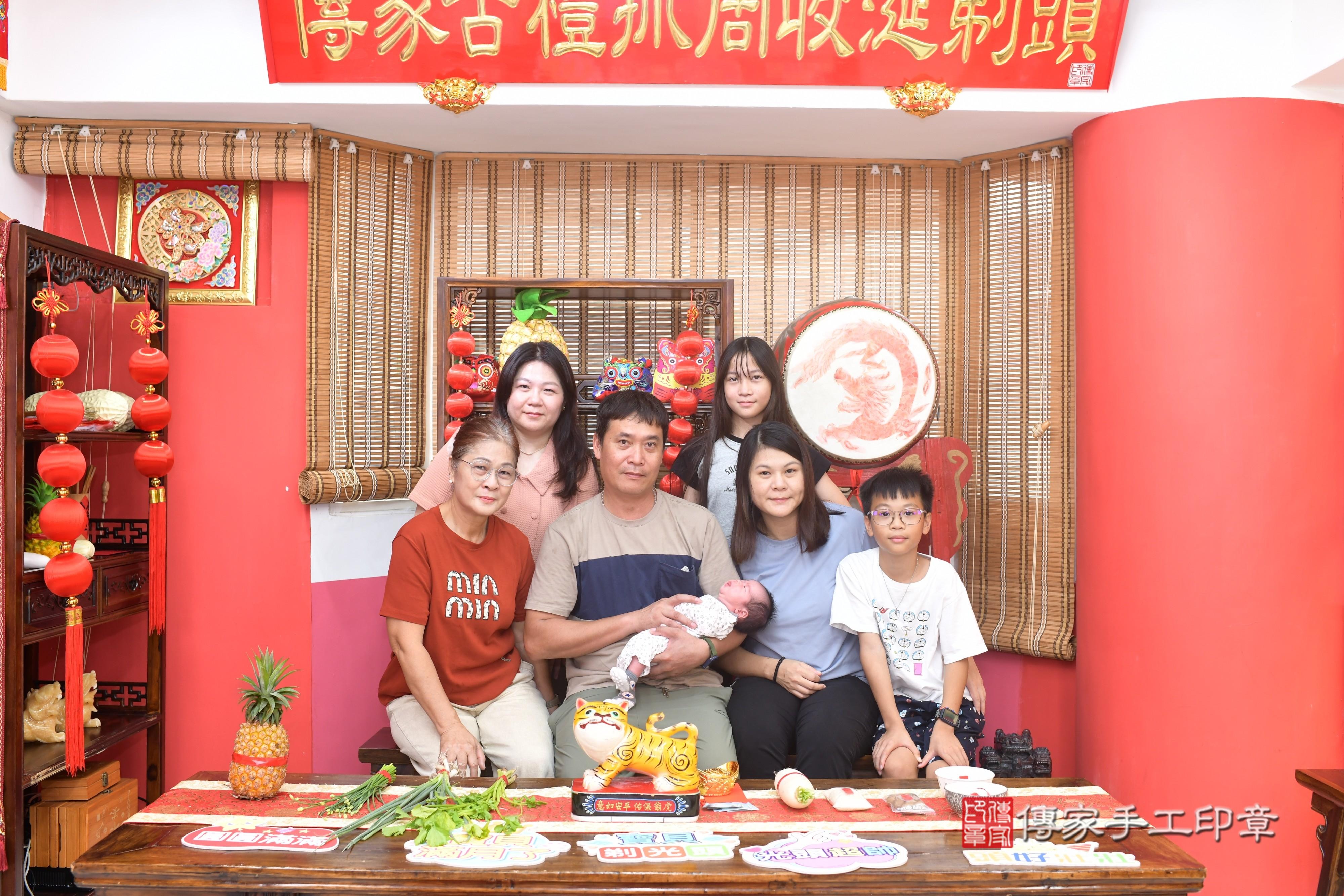 傳家手工印章高雄店、抓周、度脺、中國風會場、傳家嬰兒古禮、吉祥話、抓周道具物品24種、拍照。抓周證書。寶寶抓周、滿周歲、生日快樂、祝福 傳家手工印章高雄店、抓周、度脺、中國風會場、傳家嬰兒古禮、吉祥話、抓周道具物品24種、拍照。抓周證書。寶寶抓周、滿周歲、生日快樂、祝福