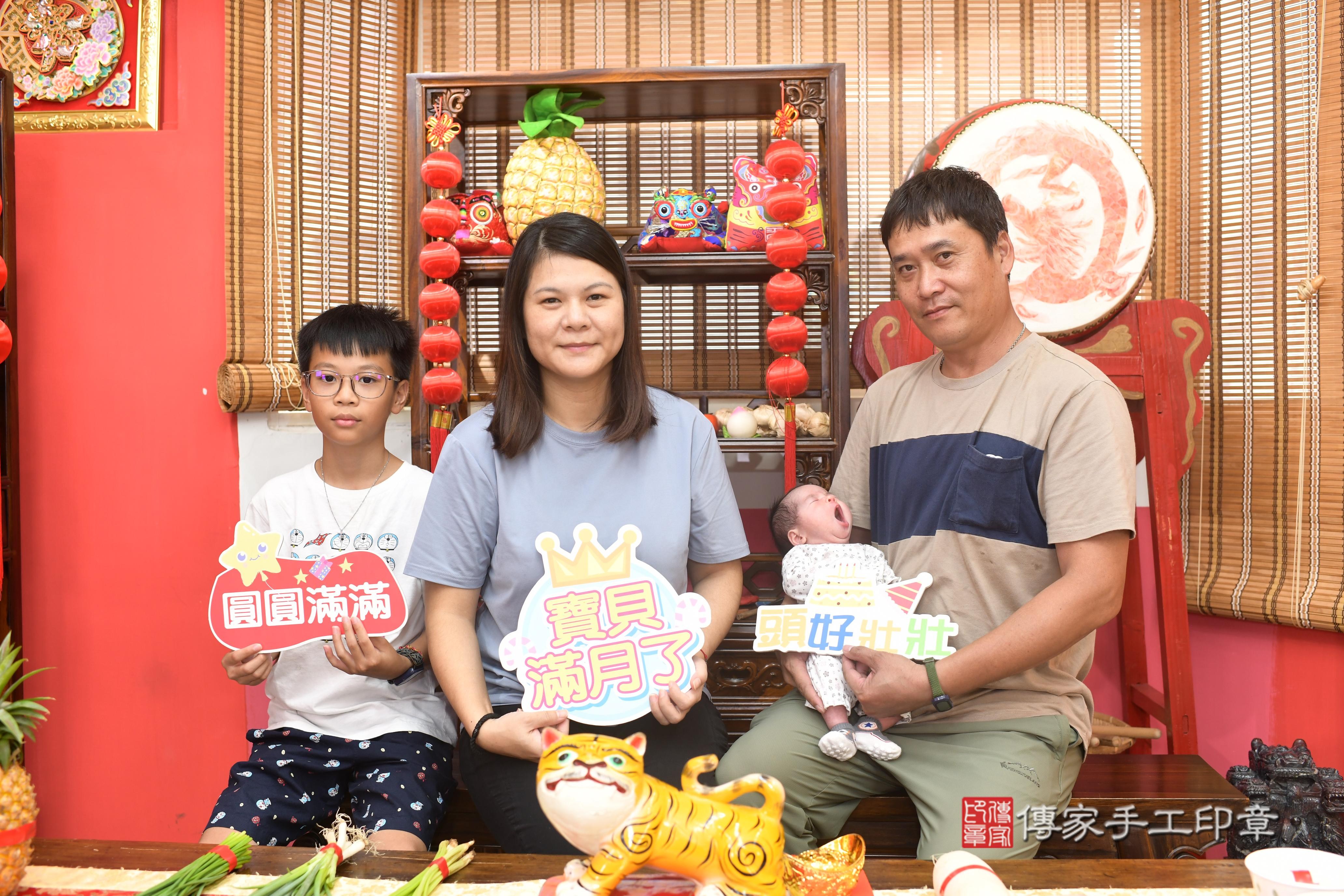 傳家手工印章高雄店、抓周、度脺、中國風會場、傳家嬰兒古禮、吉祥話、抓周道具物品24種、拍照。抓周證書。寶寶抓周、滿周歲、生日快樂、祝福 傳家手工印章高雄店、抓周、度脺、中國風會場、傳家嬰兒古禮、吉祥話、抓周道具物品24種、拍照。抓周證書。寶寶抓周、滿周歲、生日快樂、祝福