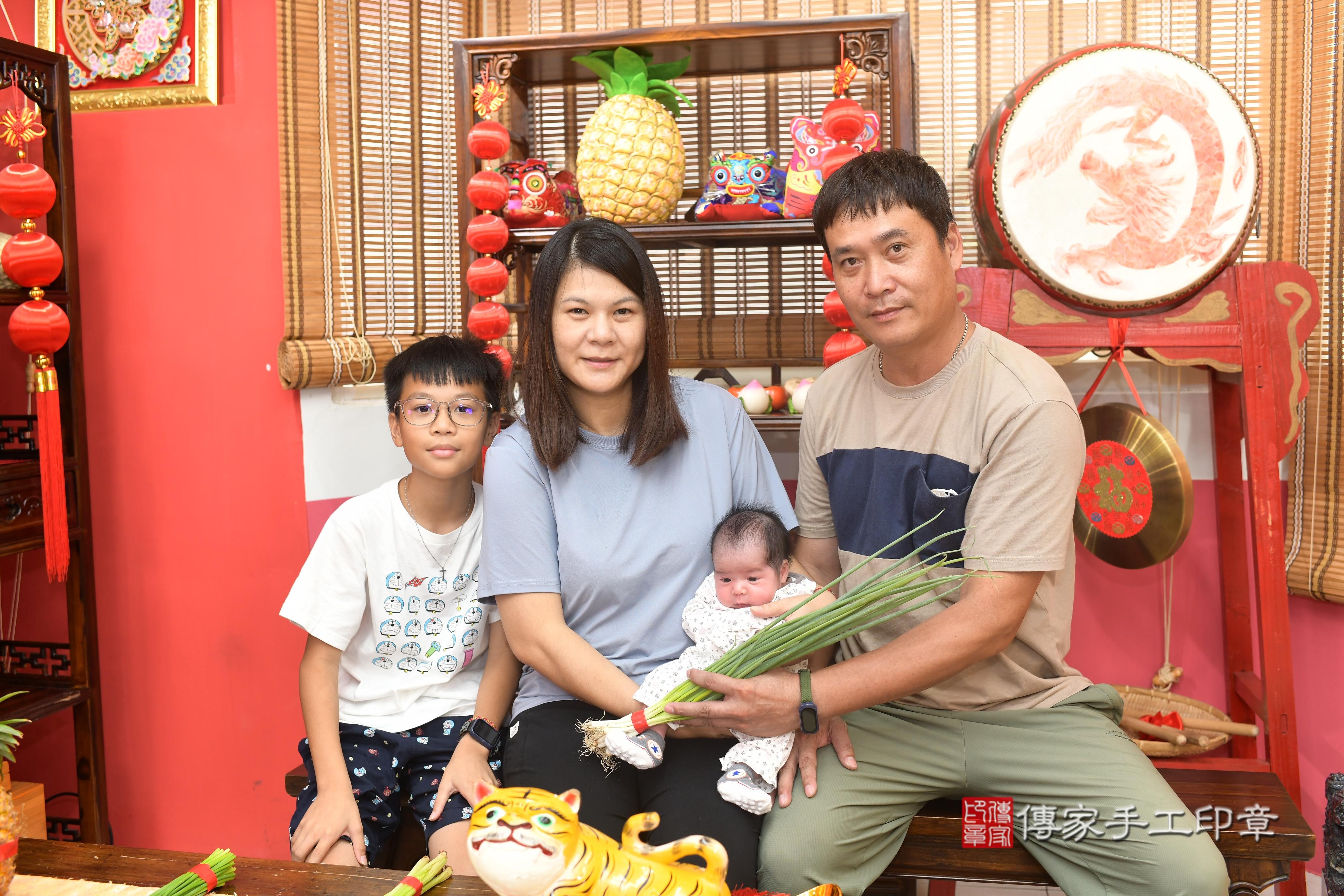 傳家手工印章高雄店、抓周、度脺、中國風會場、傳家嬰兒古禮、吉祥話、抓周道具物品24種、拍照。抓周證書。寶寶抓周、滿周歲、生日快樂、祝福 傳家手工印章高雄店、抓周、度脺、中國風會場、傳家嬰兒古禮、吉祥話、抓周道具物品24種、拍照。抓周證書。寶寶抓周、滿周歲、生日快樂、祝福