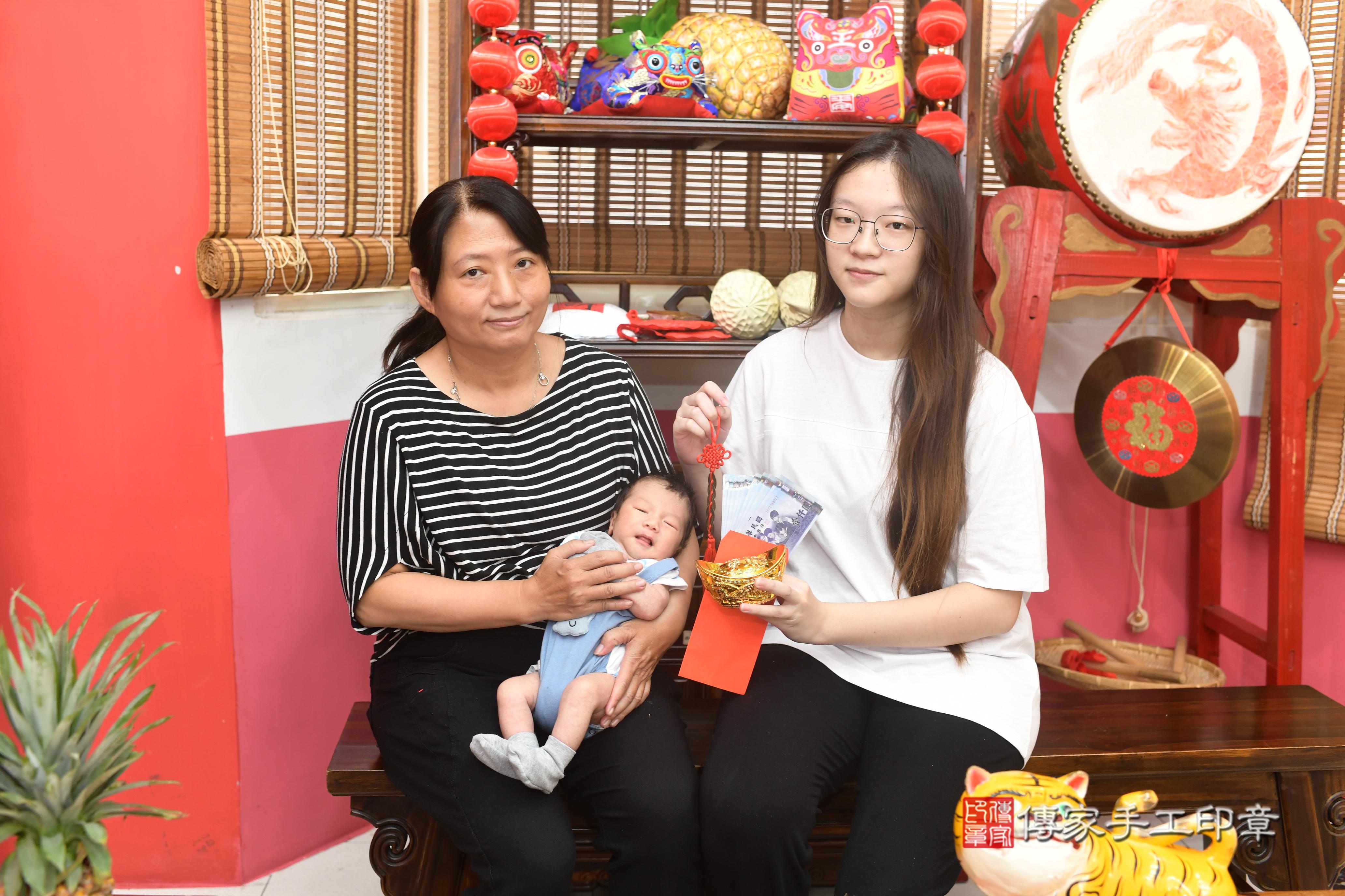 傳家手工印章高雄店、抓周、度脺、中國風會場、傳家嬰兒古禮、吉祥話、抓周道具物品24種、拍照。抓周證書。寶寶抓周、滿周歲、生日快樂、祝福